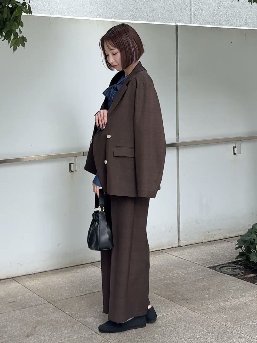 𝐜𝐡𝐢𝐤𝐚さんの「SHOO･LA･RUE｜【洗濯後しわになりにくい/着丈が選べる／セットアップ可】ウールフィール センタープレスワイドパンツ」を使ったコーディネート