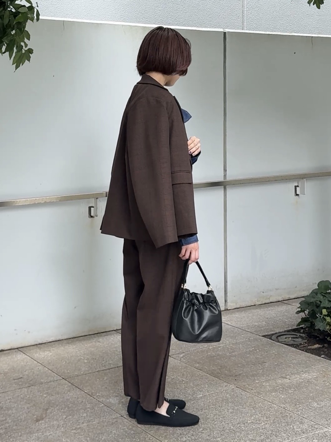 𝐜𝐡𝐢𝐤𝐚さんの「SHOO･LA･RUE｜【洗濯後しわになりにくい/着丈が選べる／セットアップ可】ウールフィール センタープレスワイドパンツ」を使ったコーディネート