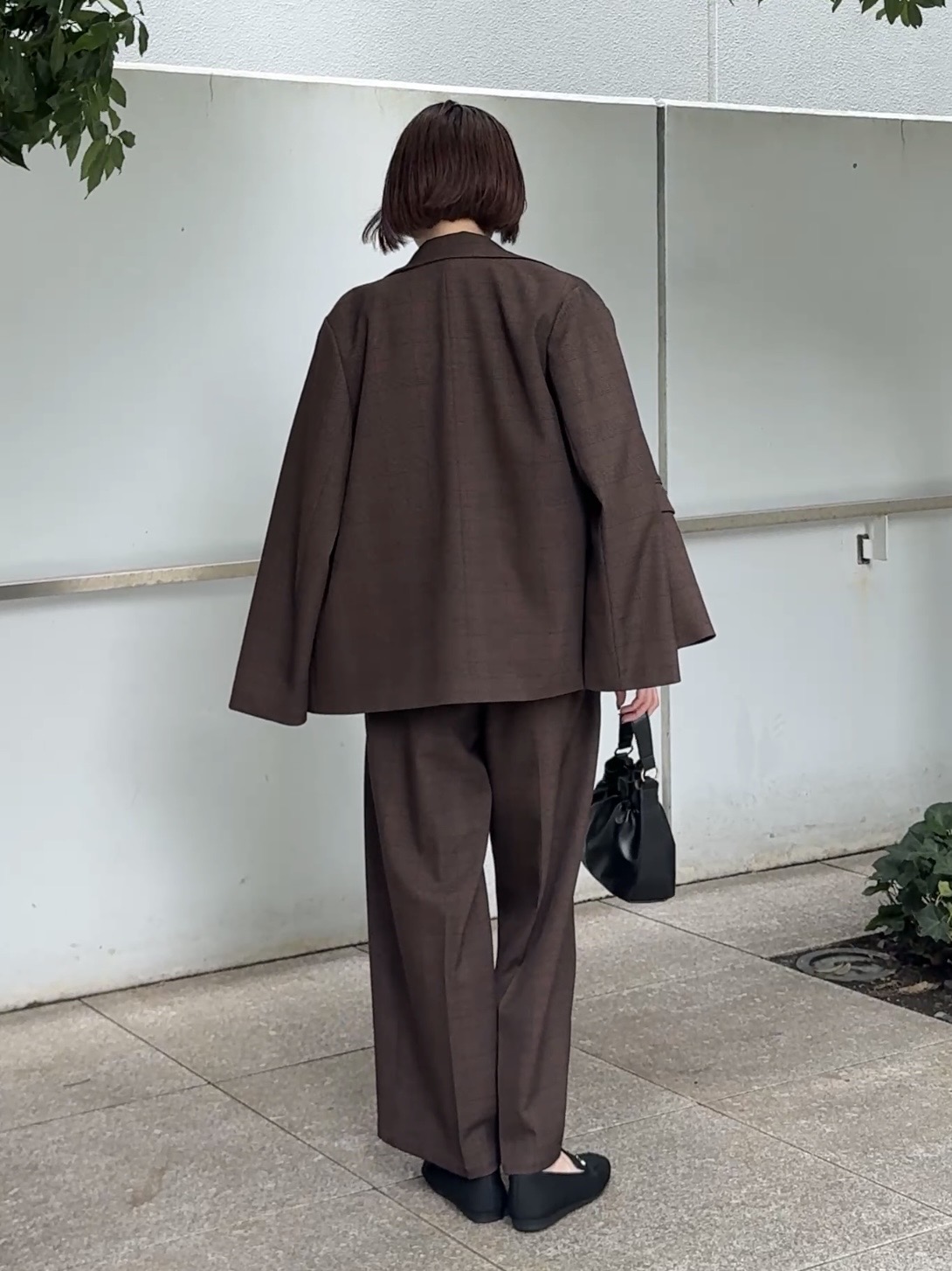 𝐜𝐡𝐢𝐤𝐚さんの「SHOO･LA･RUE｜【洗濯後しわになりにくい/着丈が選べる／セットアップ可】ウールフィール センタープレスワイドパンツ」を使ったコーディネート