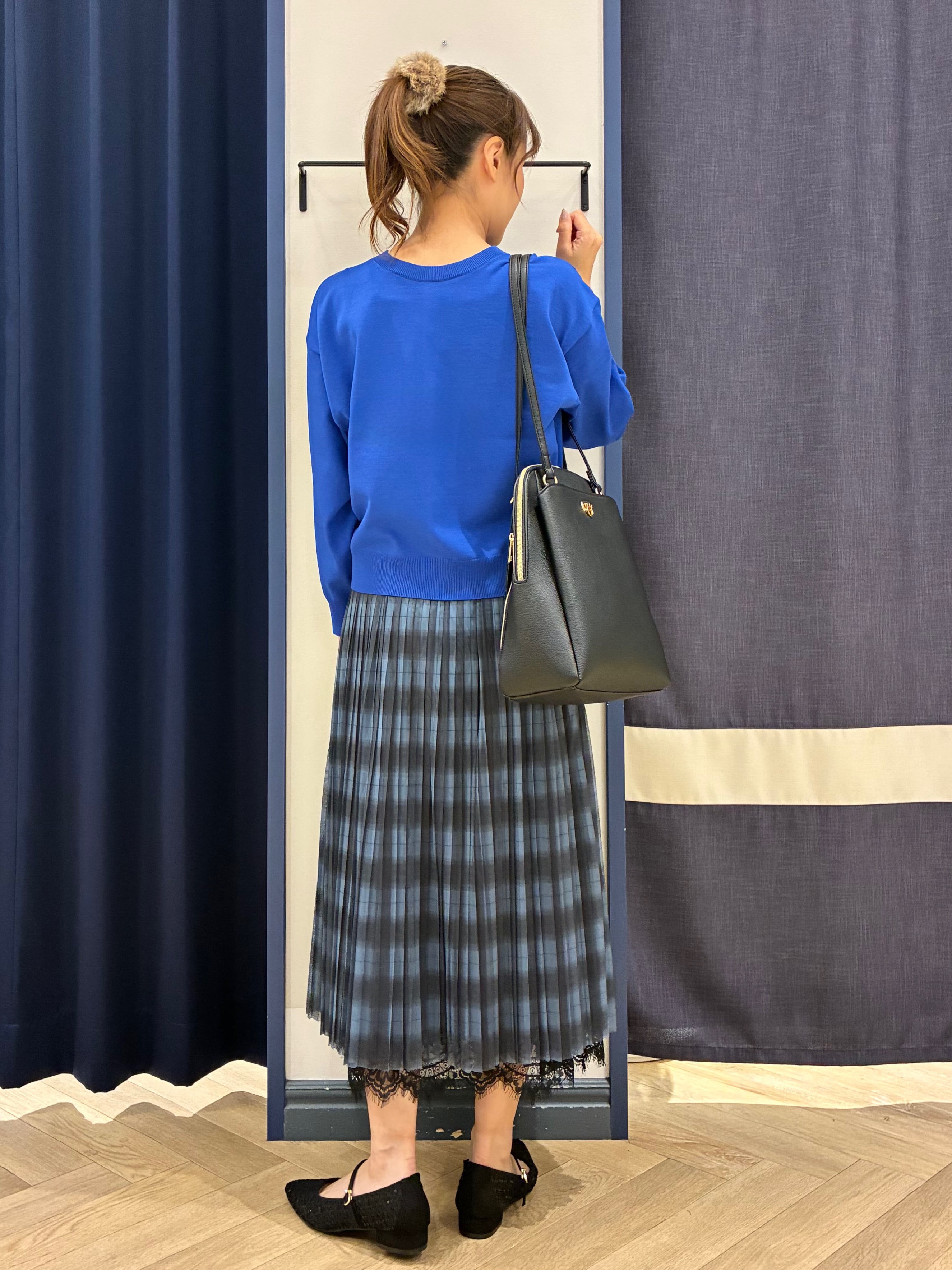 Orikaさんの「grove｜【前後2WAY】さりげなく、上品にきらめく ニットカーディガン」を使ったコーディネート