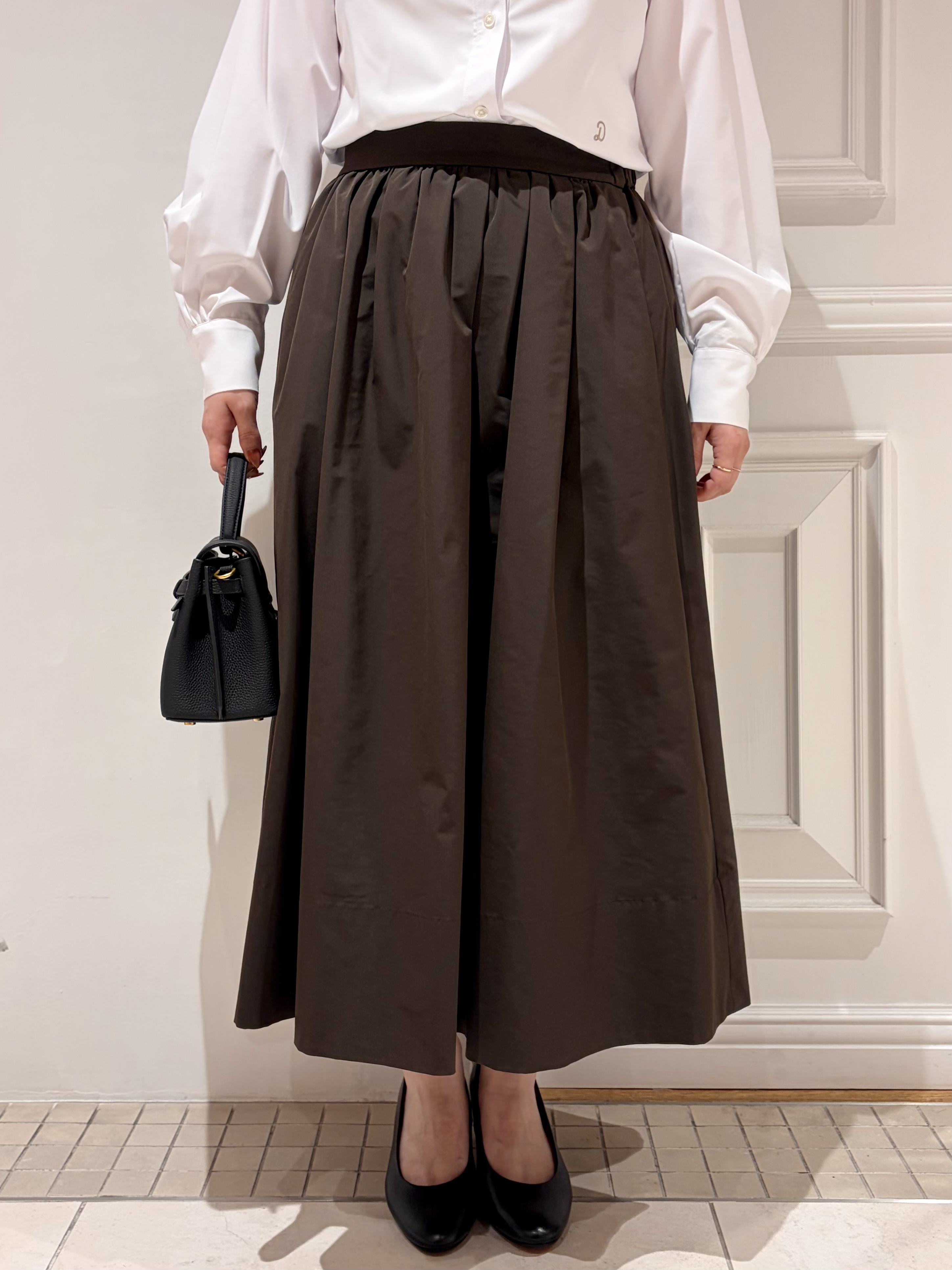 minowaさんの「DRESSTERIOR｜【オケージョン対応】スタンドフリルシャツ」を使ったコーディネート