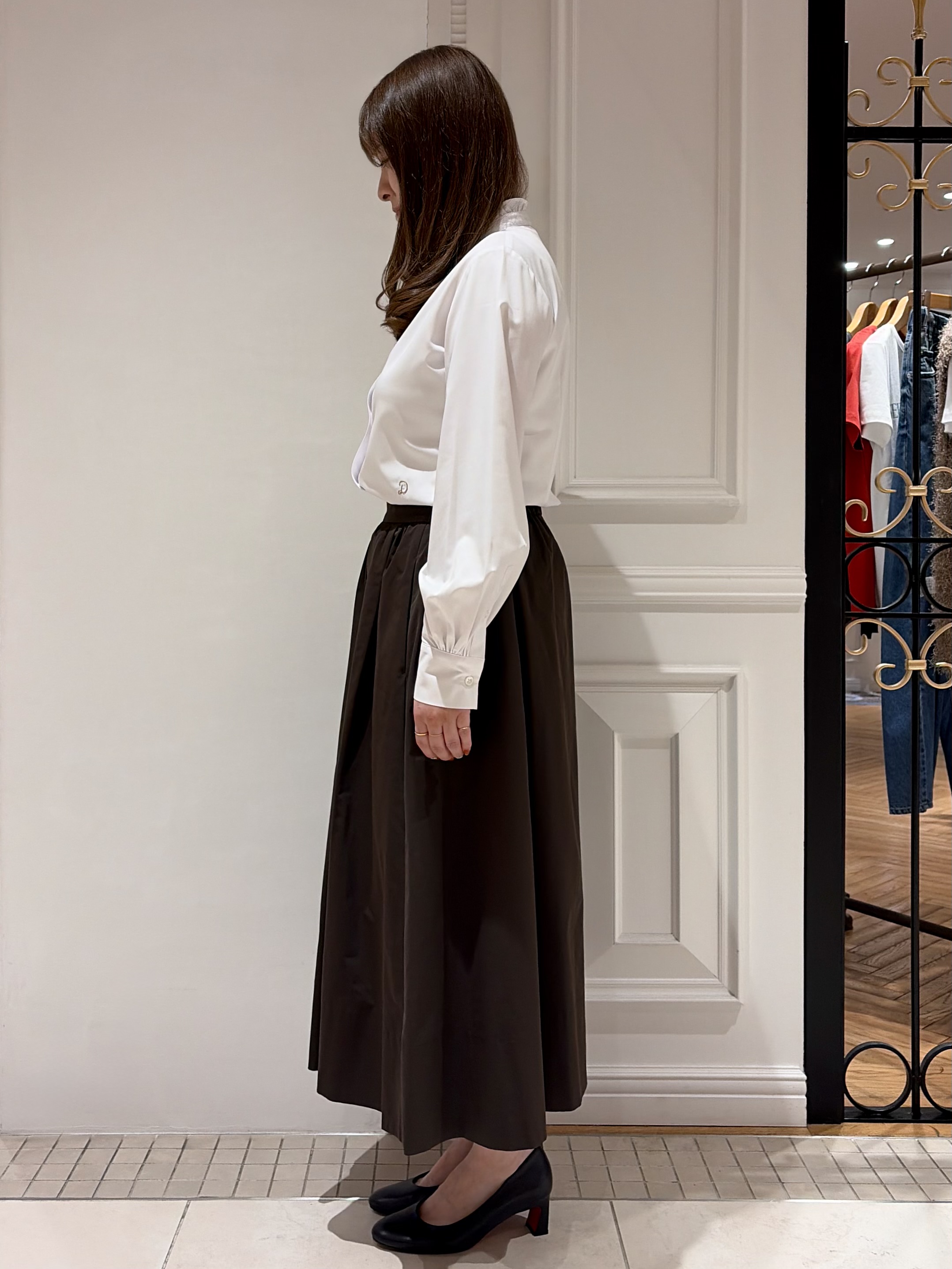 minowaさんの「DRESSTERIOR｜【オケージョン対応】スタンドフリルシャツ」を使ったコーディネート