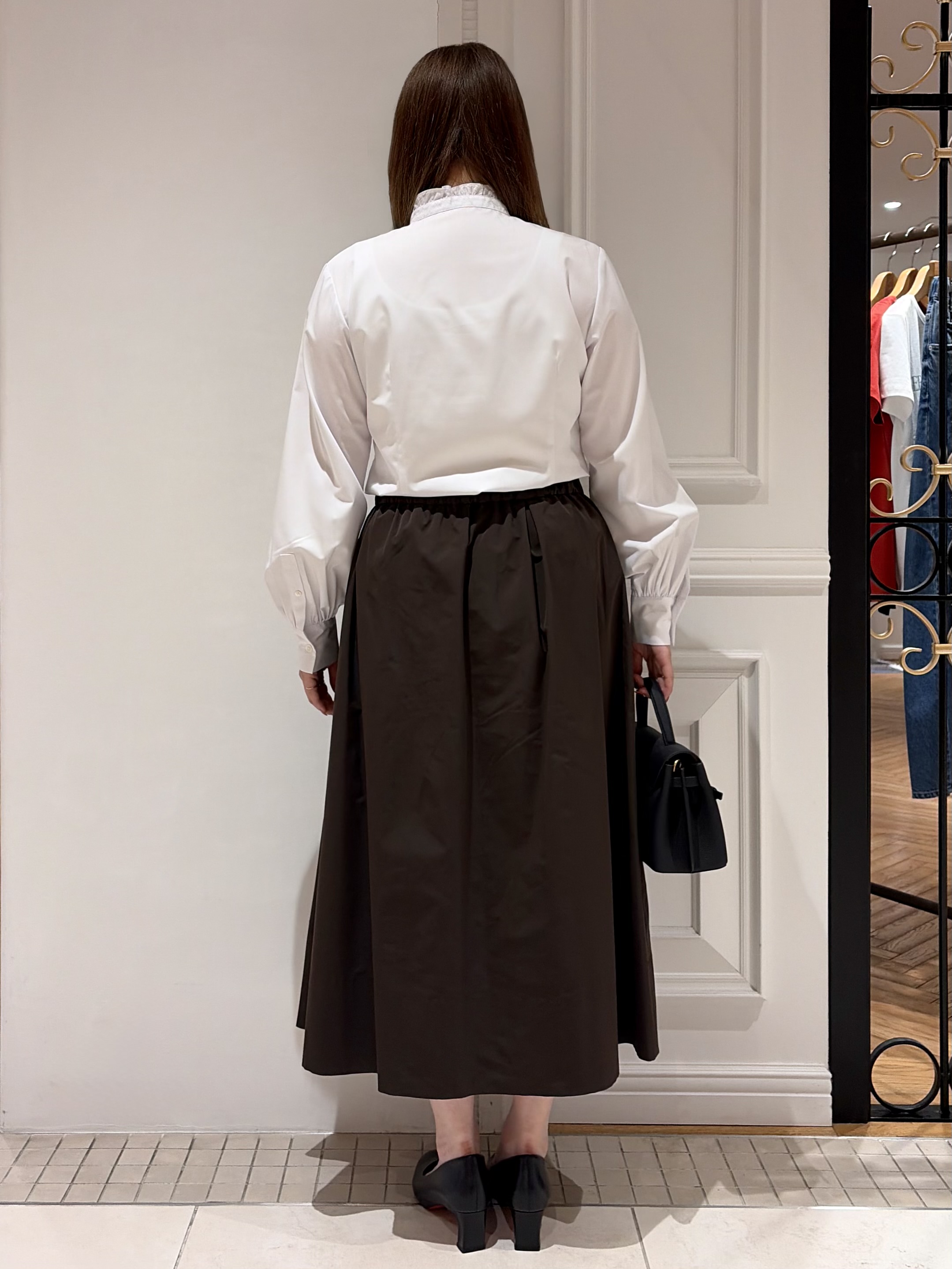 minowaさんの「DRESSTERIOR｜【オケージョン対応】スタンドフリルシャツ」を使ったコーディネート