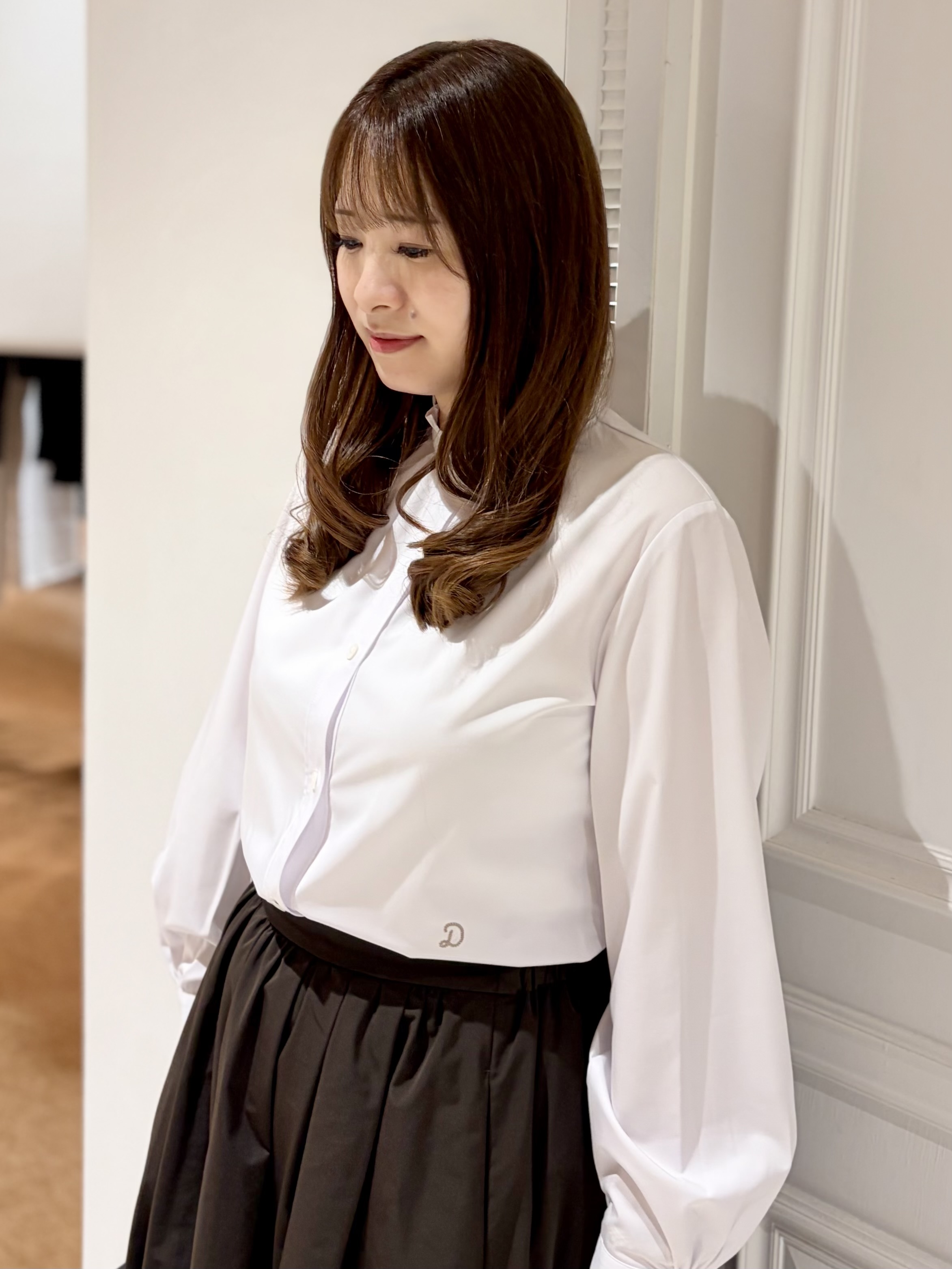 minowaさんの「DRESSTERIOR｜【オケージョン対応】スタンドフリルシャツ」を使ったコーディネート