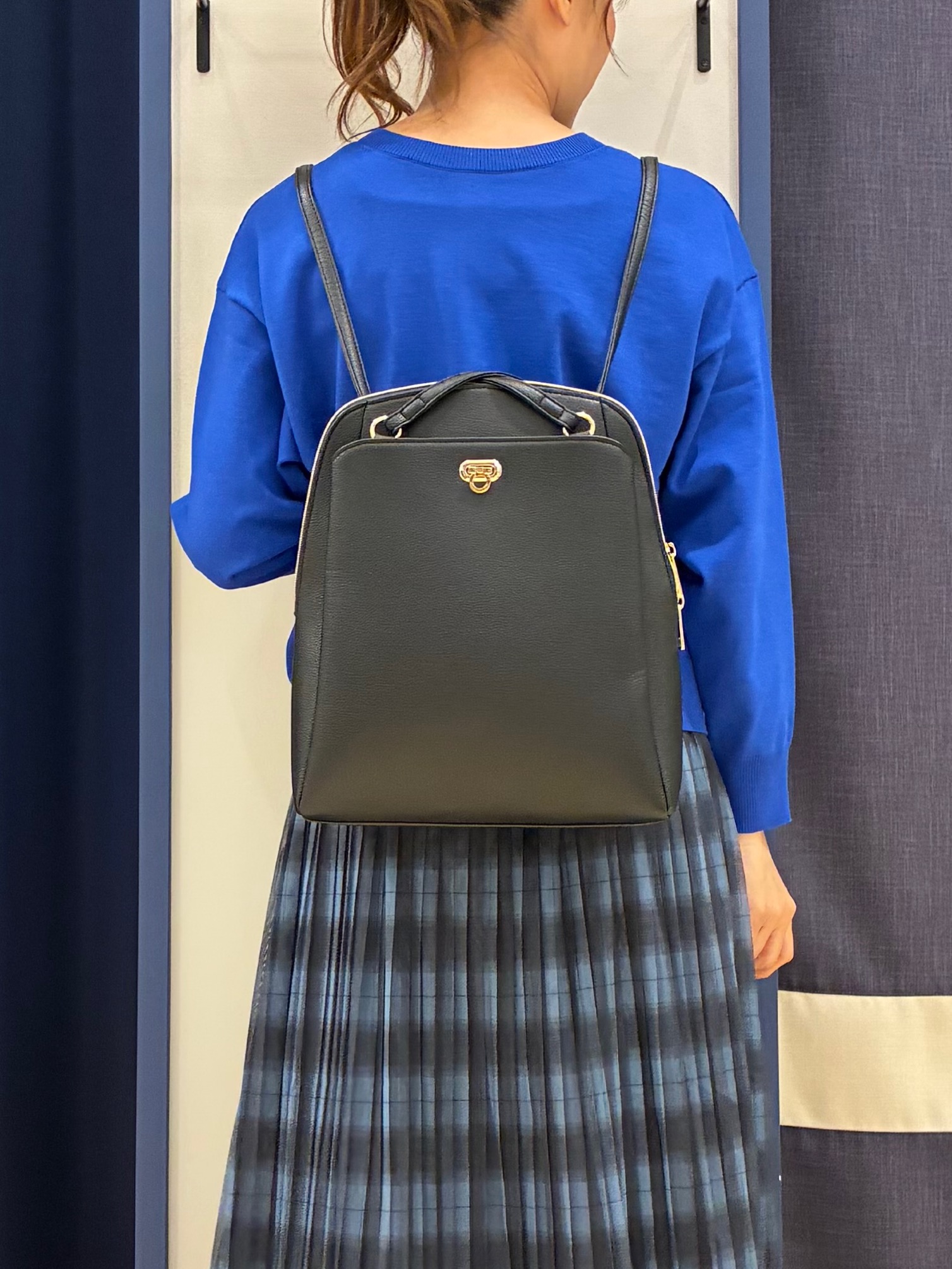 Orikaさんの「grove｜【前後2WAY】さりげなく、上品にきらめく ニットカーディガン」を使ったコーディネート