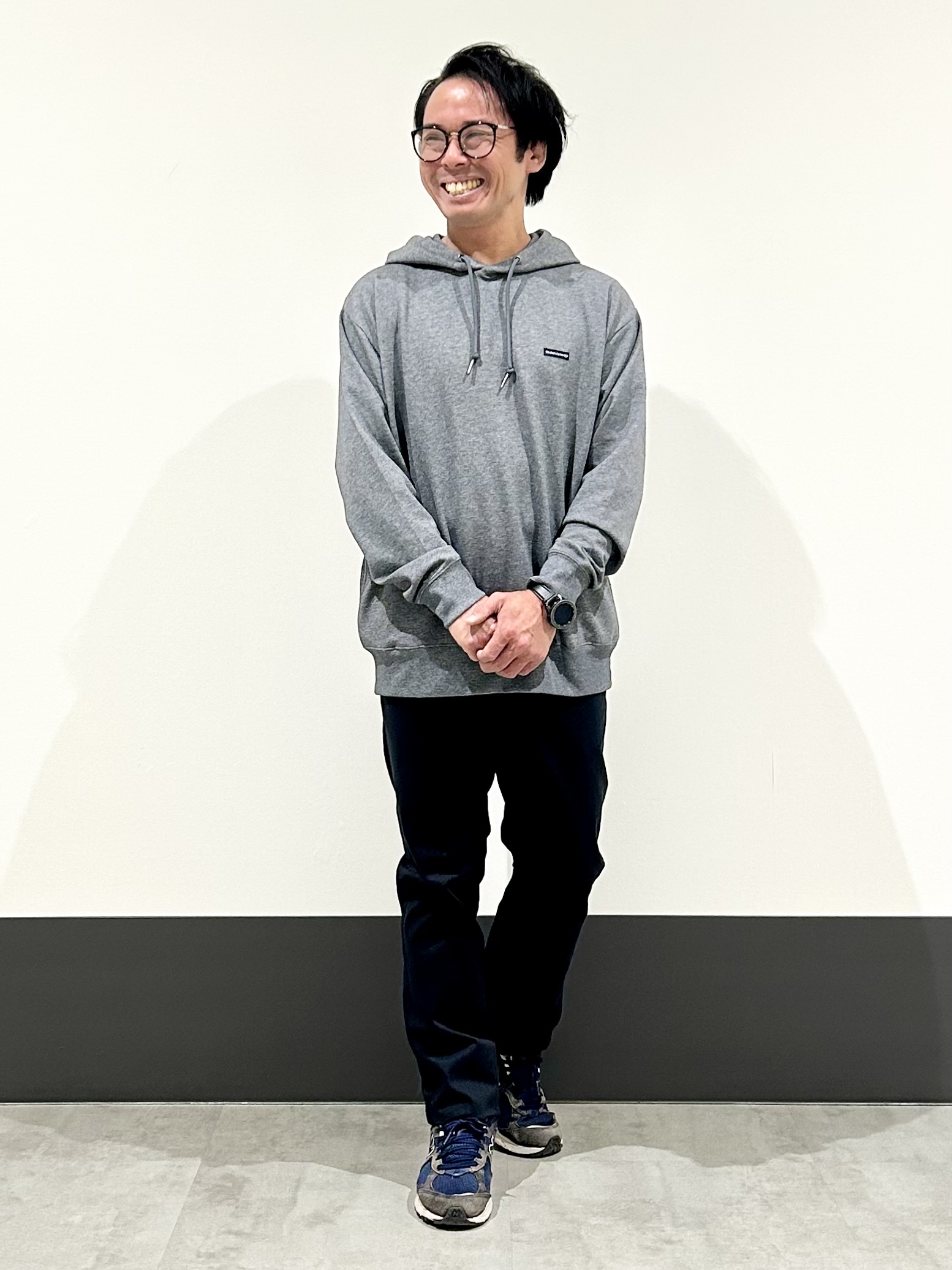 KENJI Iさんの「THE SHOP TK｜【洗濯機OK／ユニセックス】ダンボール ロゴパーカ」を使ったコーディネート