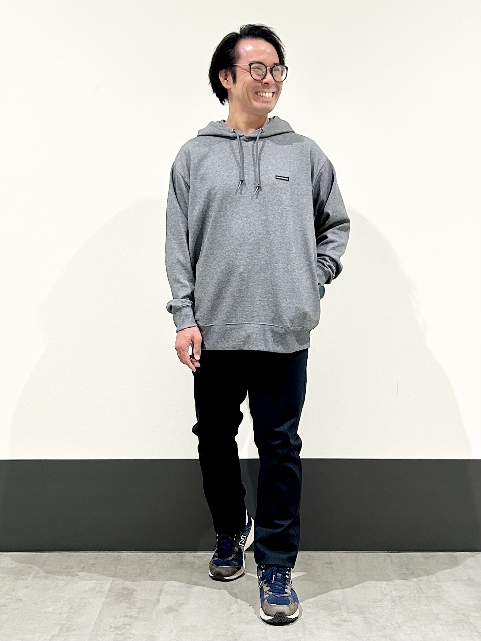 KENJI Iさんの「THE SHOP TK｜【洗濯機OK／ユニセックス】ダンボール ロゴパーカ」を使ったコーディネート