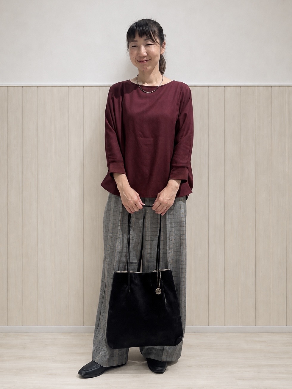 まつみさんの「SHOO･LA･RUE｜【着丈選べる/洗濯後しわになりにくい】インせず着られる ドルマンブラウス」を使ったコーディネート