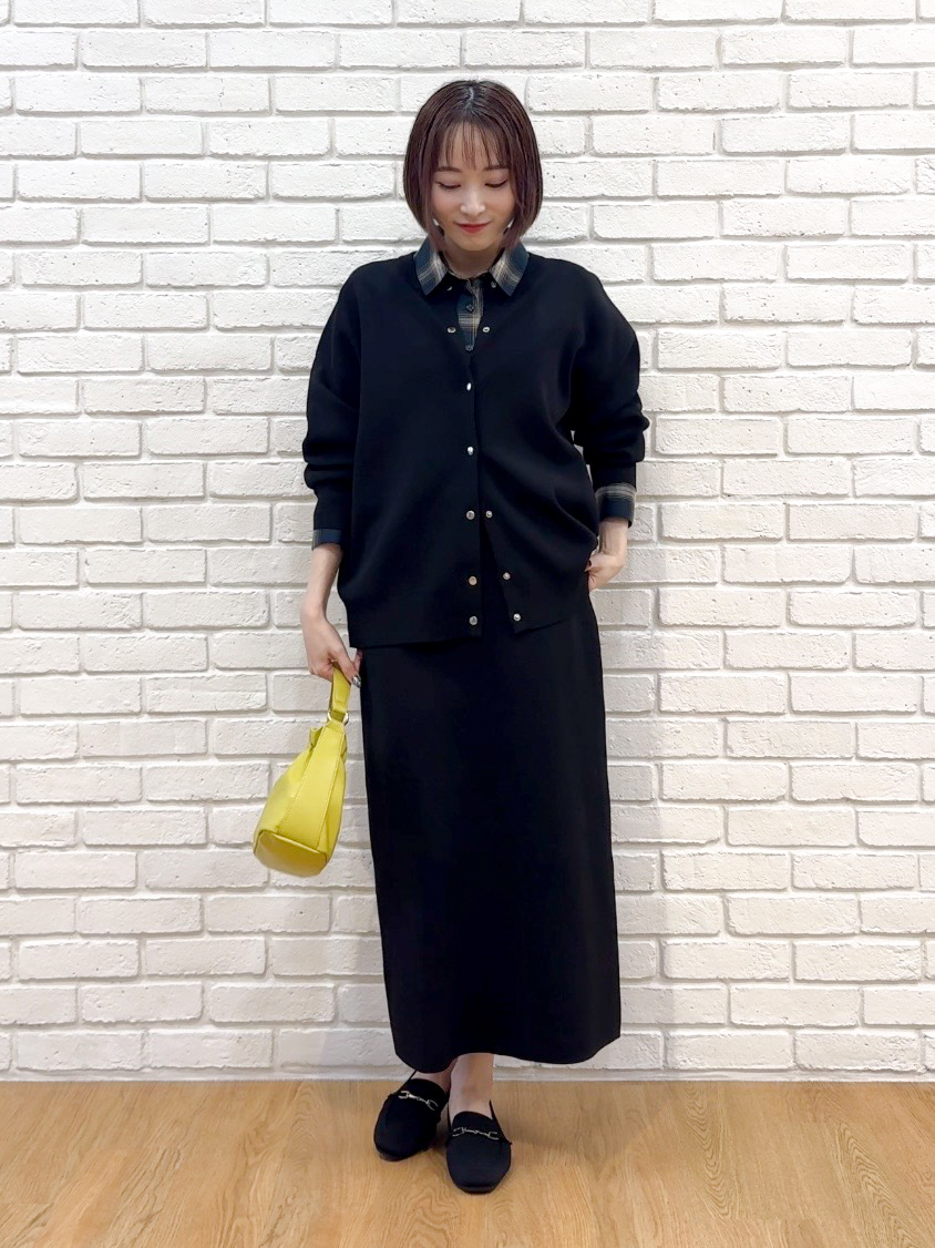 𝐜𝐡𝐢𝐤𝐚さんの「SHOO･LA･RUE｜【セットアップ可/洗濯機可】軽やかに羽織れる スポンディッシュ ニットカーディガン」を使ったコーディネート