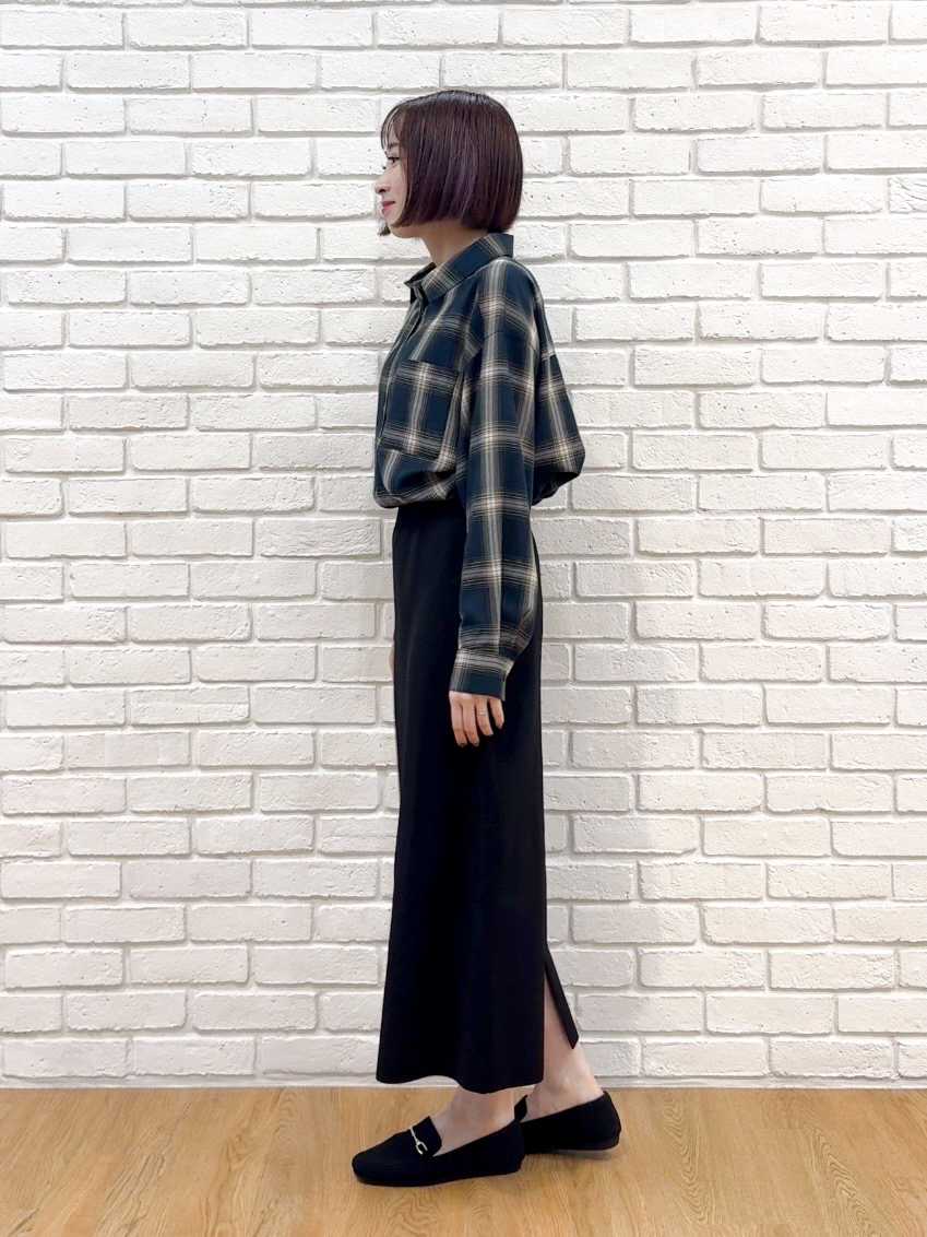𝐜𝐡𝐢𝐤𝐚さんの「SHOO･LA･RUE｜【セットアップ可/洗濯機可】軽やかに羽織れる スポンディッシュ ニットカーディガン」を使ったコーディネート