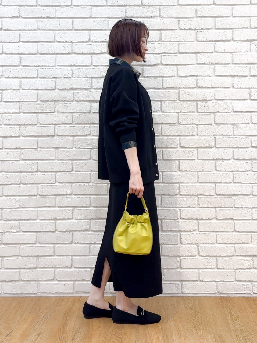 𝐜𝐡𝐢𝐤𝐚さんの「SHOO･LA･RUE｜【セットアップ可/洗濯機可】軽やかに羽織れる スポンディッシュ ニットカーディガン」を使ったコーディネート