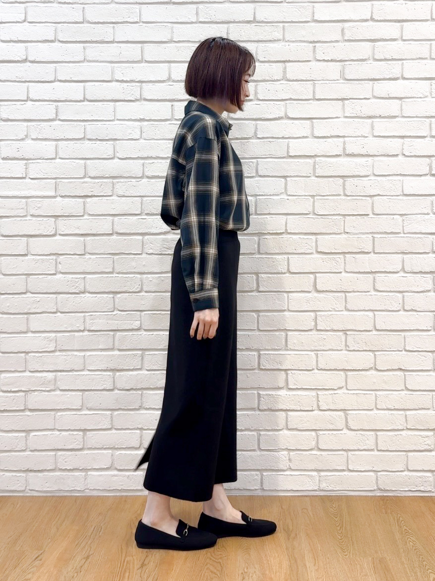 𝐜𝐡𝐢𝐤𝐚さんの「SHOO･LA･RUE｜【セットアップ可/洗濯機可】軽やかに羽織れる スポンディッシュ ニットカーディガン」を使ったコーディネート