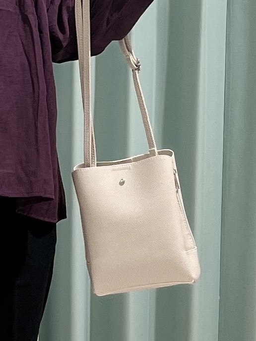 まつみさんの「SHOO･LA･RUE｜【S-LL/洗濯機可】着痩せシルエット シャーリングシャツカーディガン」を使ったコーディネート