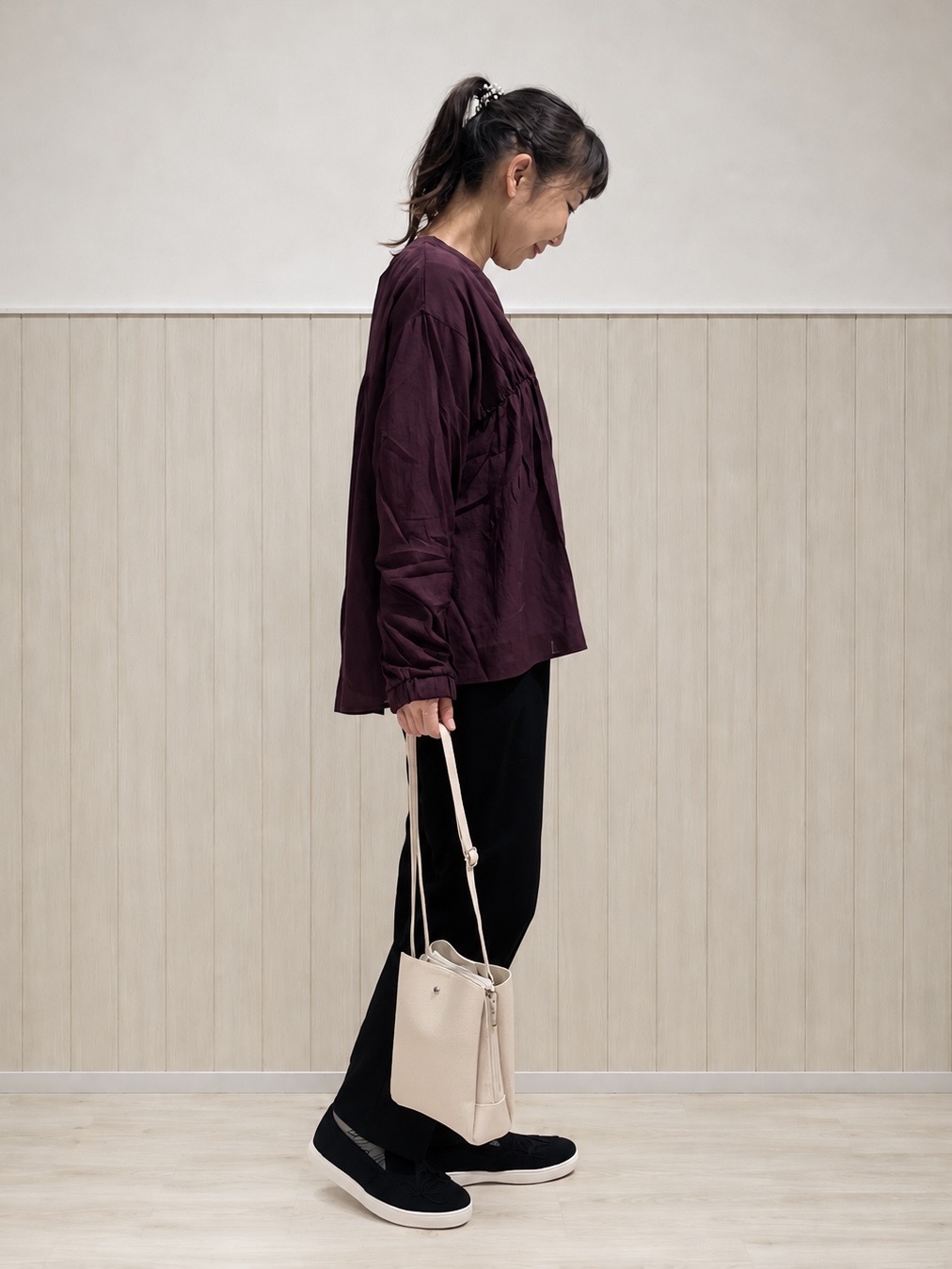 まつみさんの「SHOO･LA･RUE｜【S-LL/洗濯機可】着痩せシルエット シャーリングシャツカーディガン」を使ったコーディネート