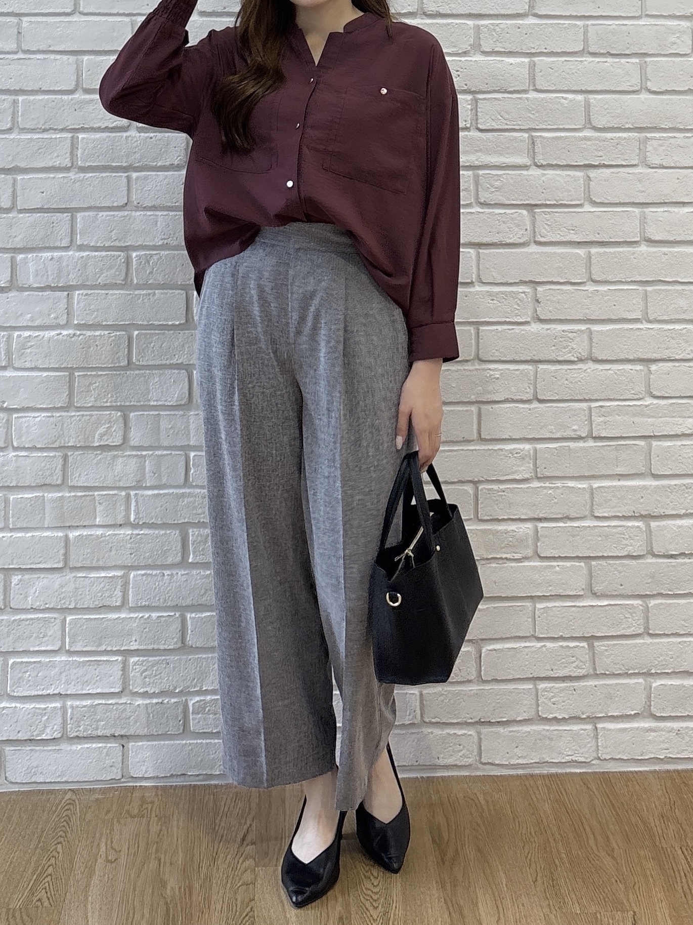sayaさんの「SHOO･LA･RUE｜【洗濯後しわになりにくい/S-LL】キーネック金ボタンポケットシャツ」を使ったコーディネート