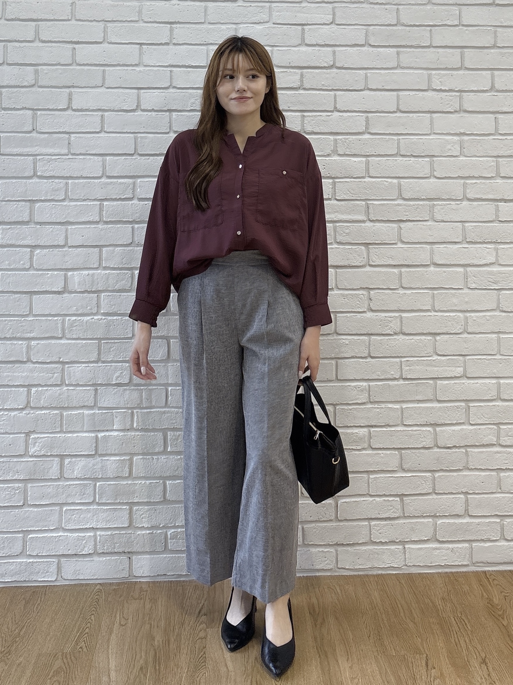sayaさんの「SHOO･LA･RUE｜【洗濯後しわになりにくい/S-LL】キーネック金ボタンポケットシャツ」を使ったコーディネート