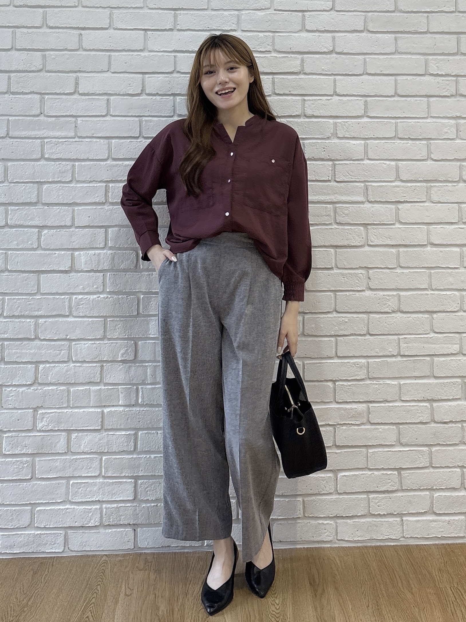 sayaさんの「SHOO･LA･RUE｜【洗濯後しわになりにくい/S-LL】キーネック金ボタンポケットシャツ」を使ったコーディネート