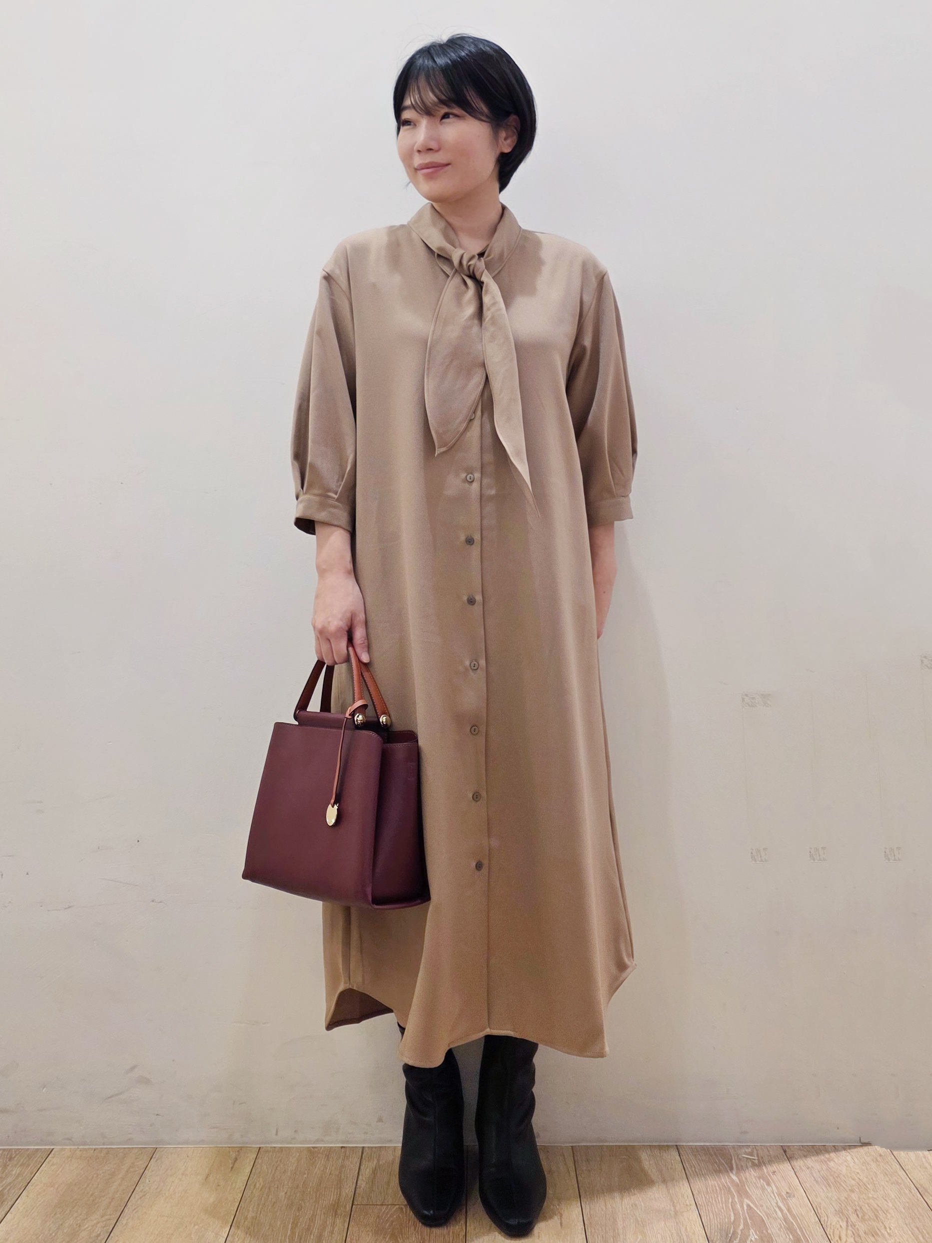 yuyuさんの「OPAQUE.CLIP｜【森絵梨佳さん着用】ボウタイ付きシャツワンピース《洗濯機OK》」を使ったコーディネート