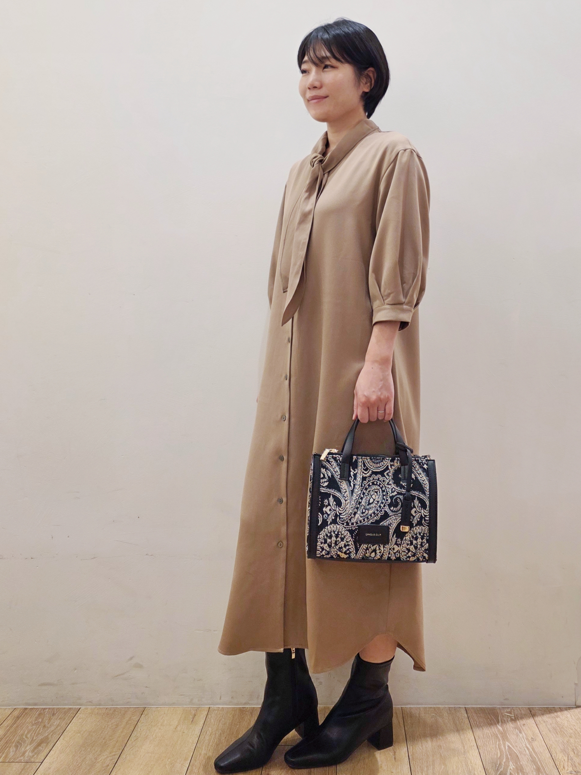 yuyuさんの「OPAQUE.CLIP｜【森絵梨佳さん着用】ボウタイ付きシャツワンピース《洗濯機OK》」を使ったコーディネート