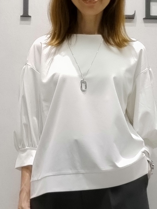 もりさんの「UNTITLED｜【楽にきれい見え/体型カバー】パフスリーブジャージトップス」を使ったコーディネート