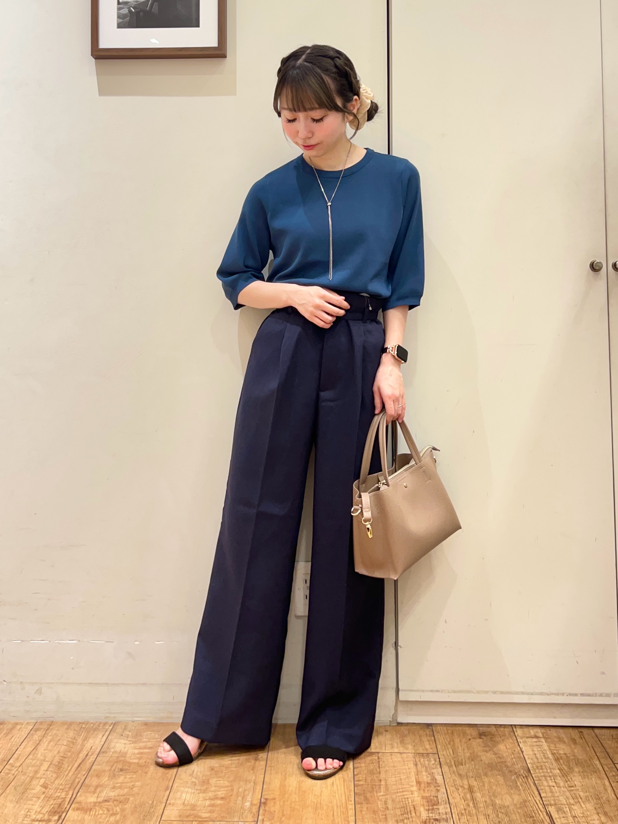 AIRIさんの「SHOO･LA･RUE｜【ガンガン洗える/UV/毛玉になりにくい】二の腕見せない 5分袖ニット」を使ったコーディネート
