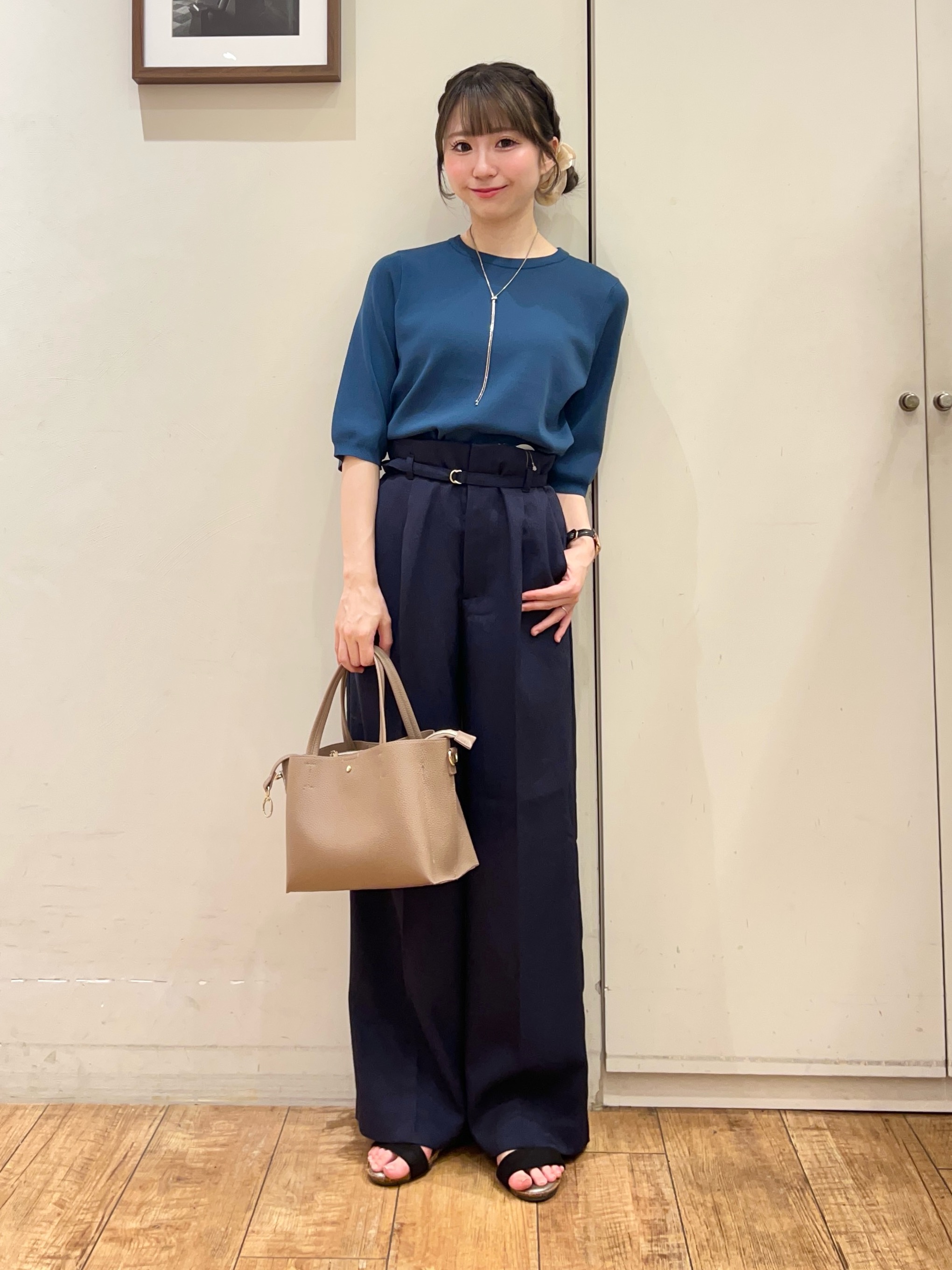 AIRIさんの「SHOO･LA･RUE｜【ガンガン洗える/UV/毛玉になりにくい】二の腕見せない 5分袖ニット」を使ったコーディネート