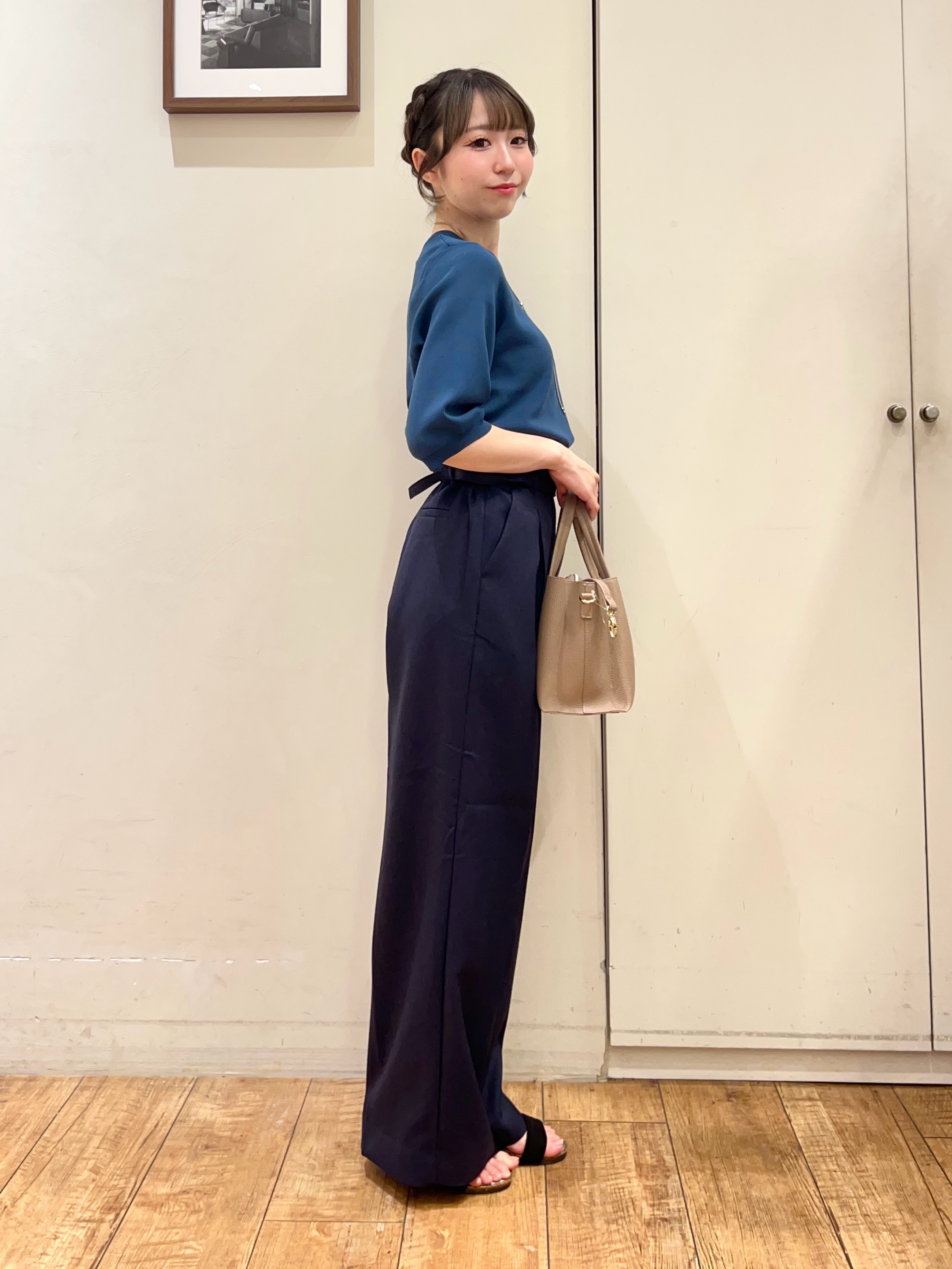 AIRIさんの「SHOO･LA･RUE｜【ガンガン洗える/UV/毛玉になりにくい】二の腕見せない 5分袖ニット」を使ったコーディネート