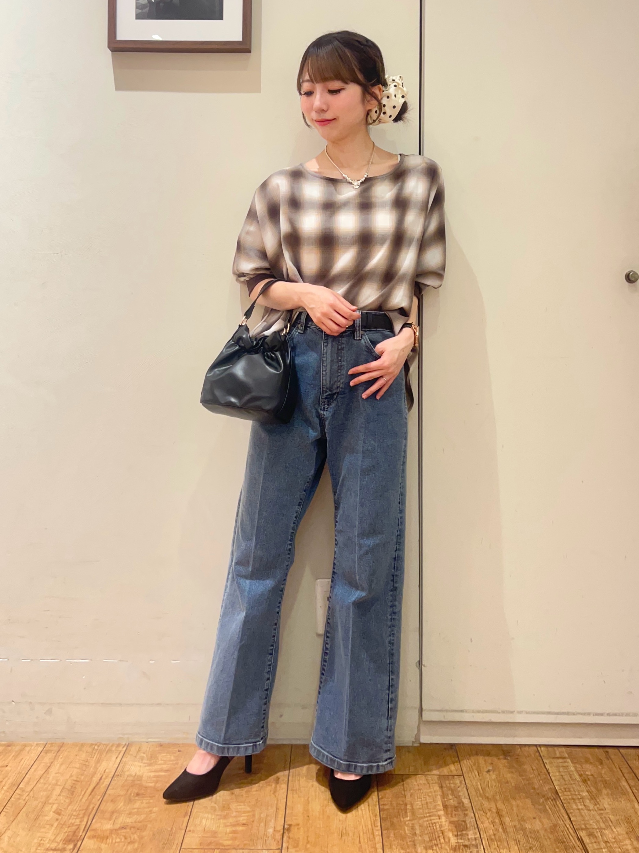 AIRIさんの「SHOO･LA･RUE｜【着丈選べる/洗濯後しわになりにくい】インせず着られる ドルマンブラウス」を使ったコーディネート