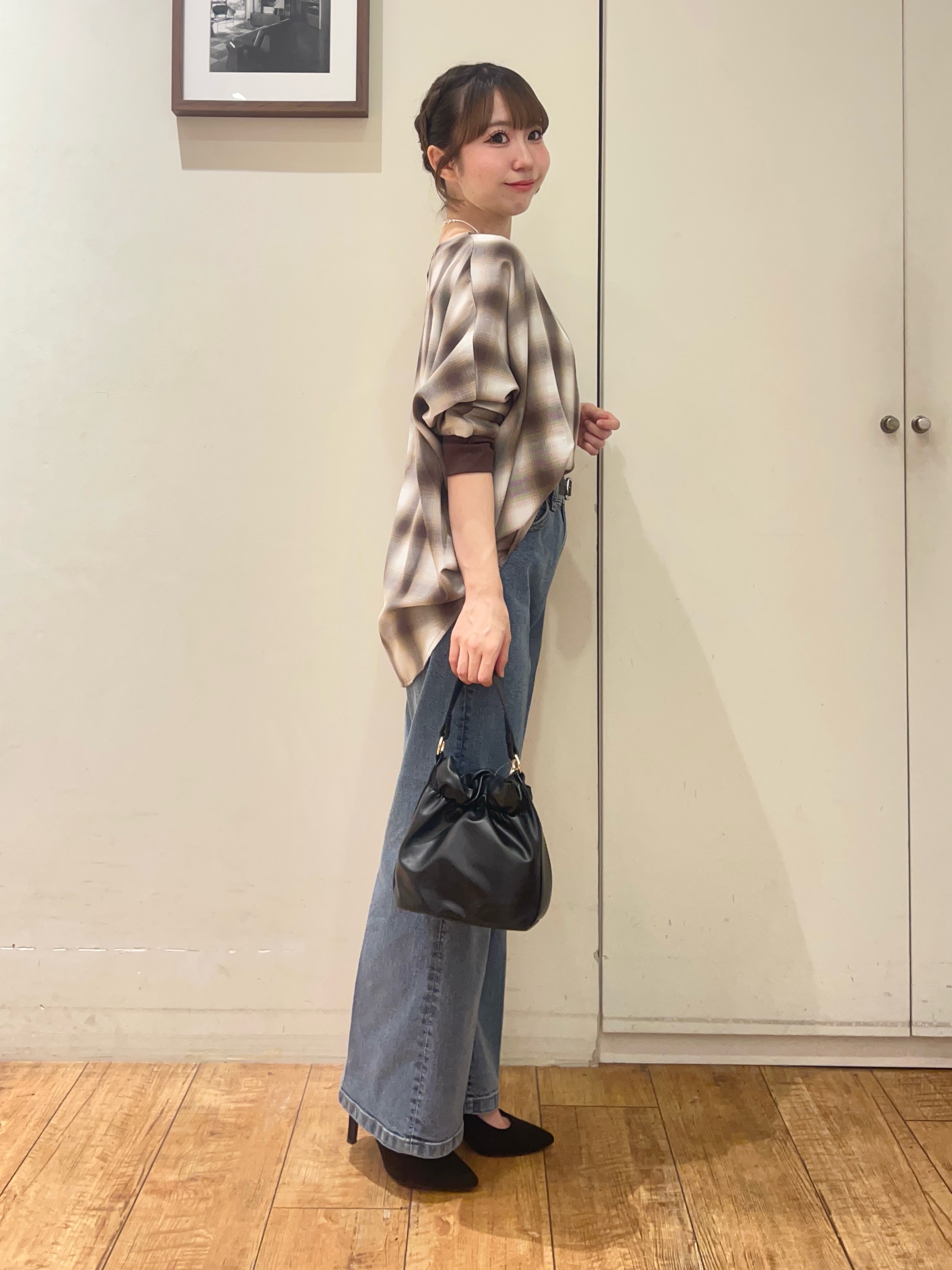 AIRIさんの「SHOO･LA･RUE｜【着丈選べる/洗濯後しわになりにくい】インせず着られる ドルマンブラウス」を使ったコーディネート