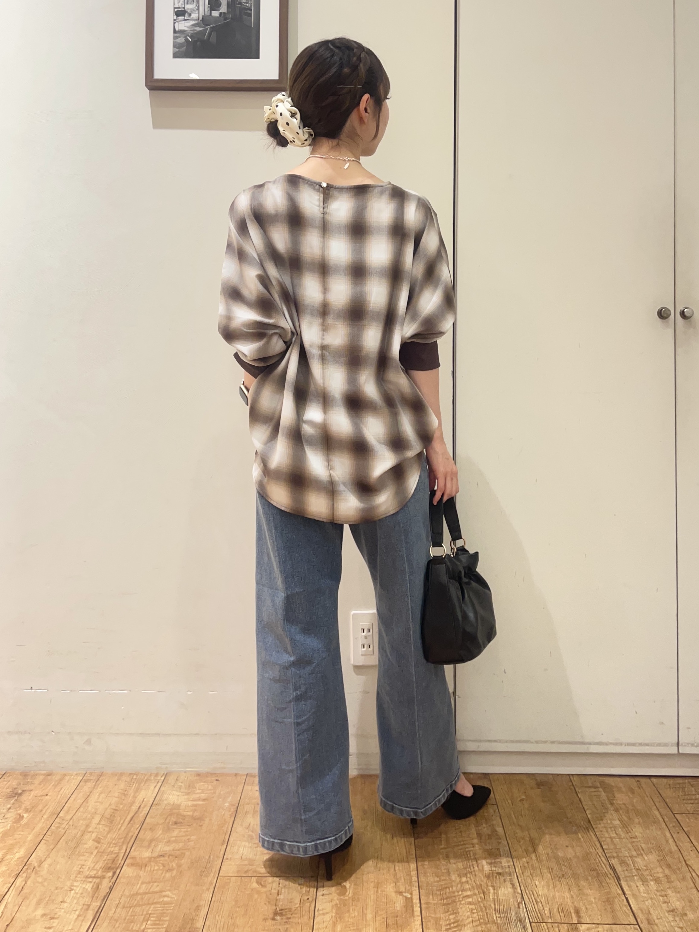 AIRIさんの「SHOO･LA･RUE｜【着丈選べる/洗濯後しわになりにくい】インせず着られる ドルマンブラウス」を使ったコーディネート