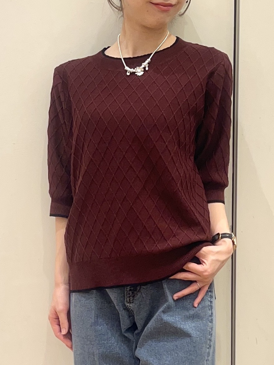 AIRIさんの「SHOO･LA･RUE｜【毛玉になりにくい/S-LL/洗濯機可】ダイヤ柄が上品 二の腕隠せる5分袖ニット」を使ったコーディネート