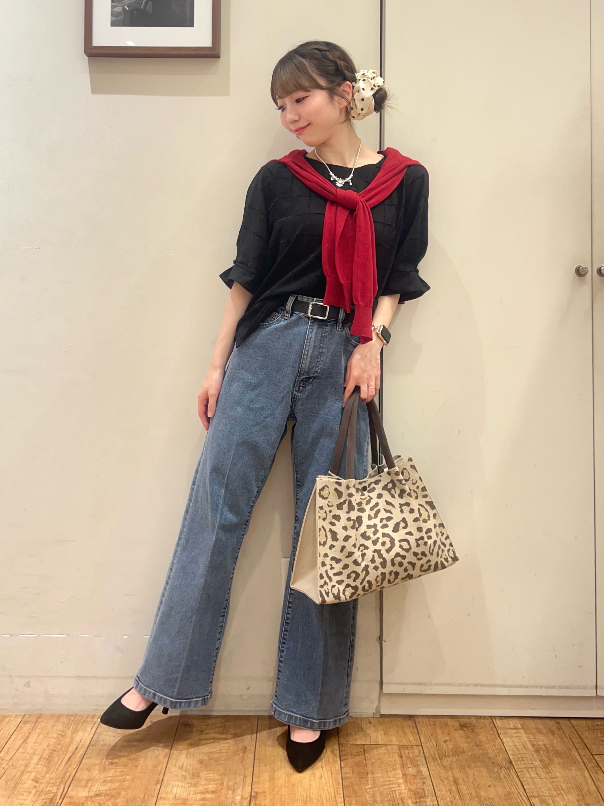 AIRIさんの「SHOO･LA･RUE｜【洗濯機可/S-LL】金ボタンが上品に。さらさらタッチカーディガン」を使ったコーディネート