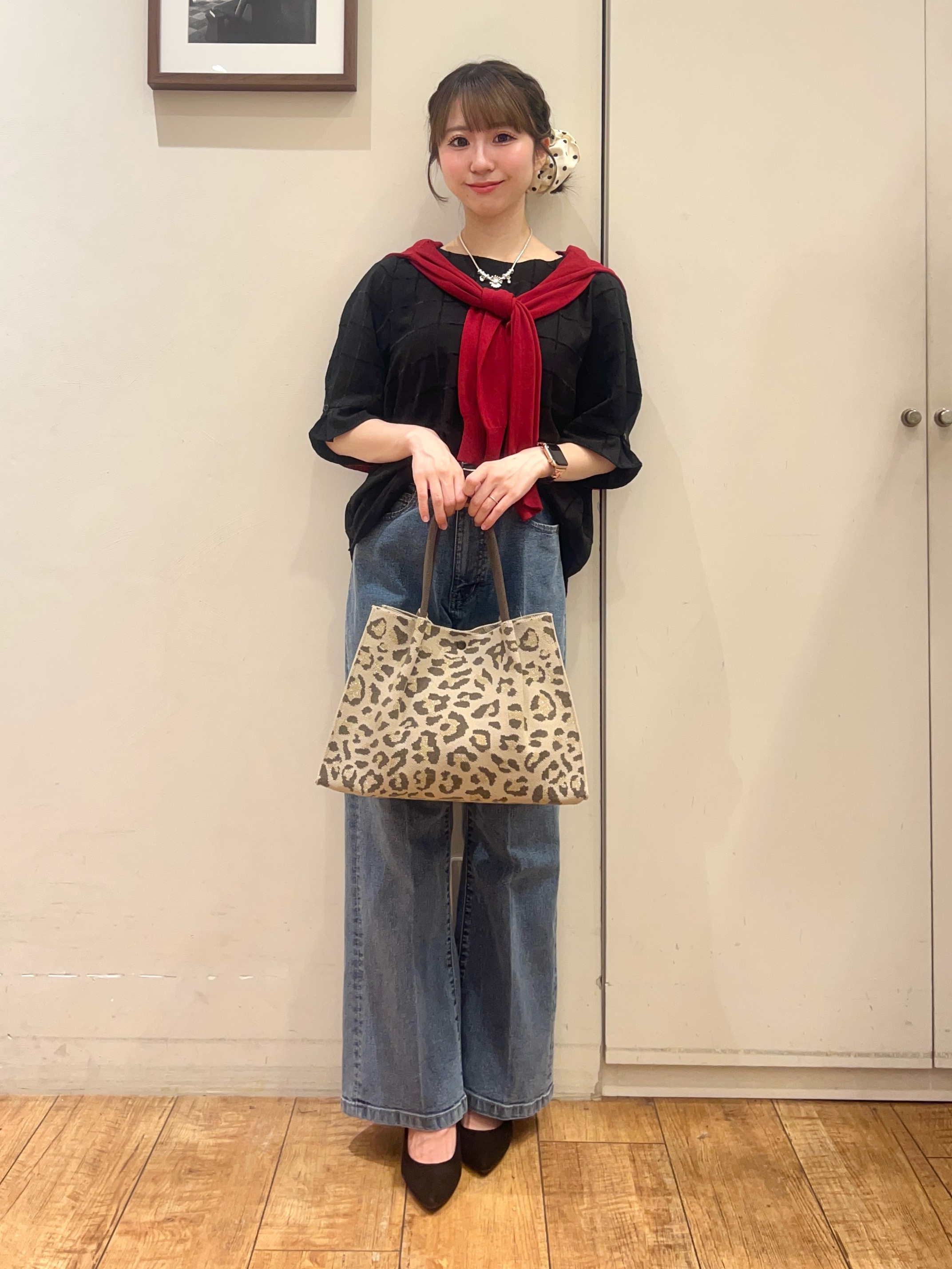 AIRIさんの「SHOO･LA･RUE｜【洗濯機可/S-LL】金ボタンが上品に。さらさらタッチカーディガン」を使ったコーディネート