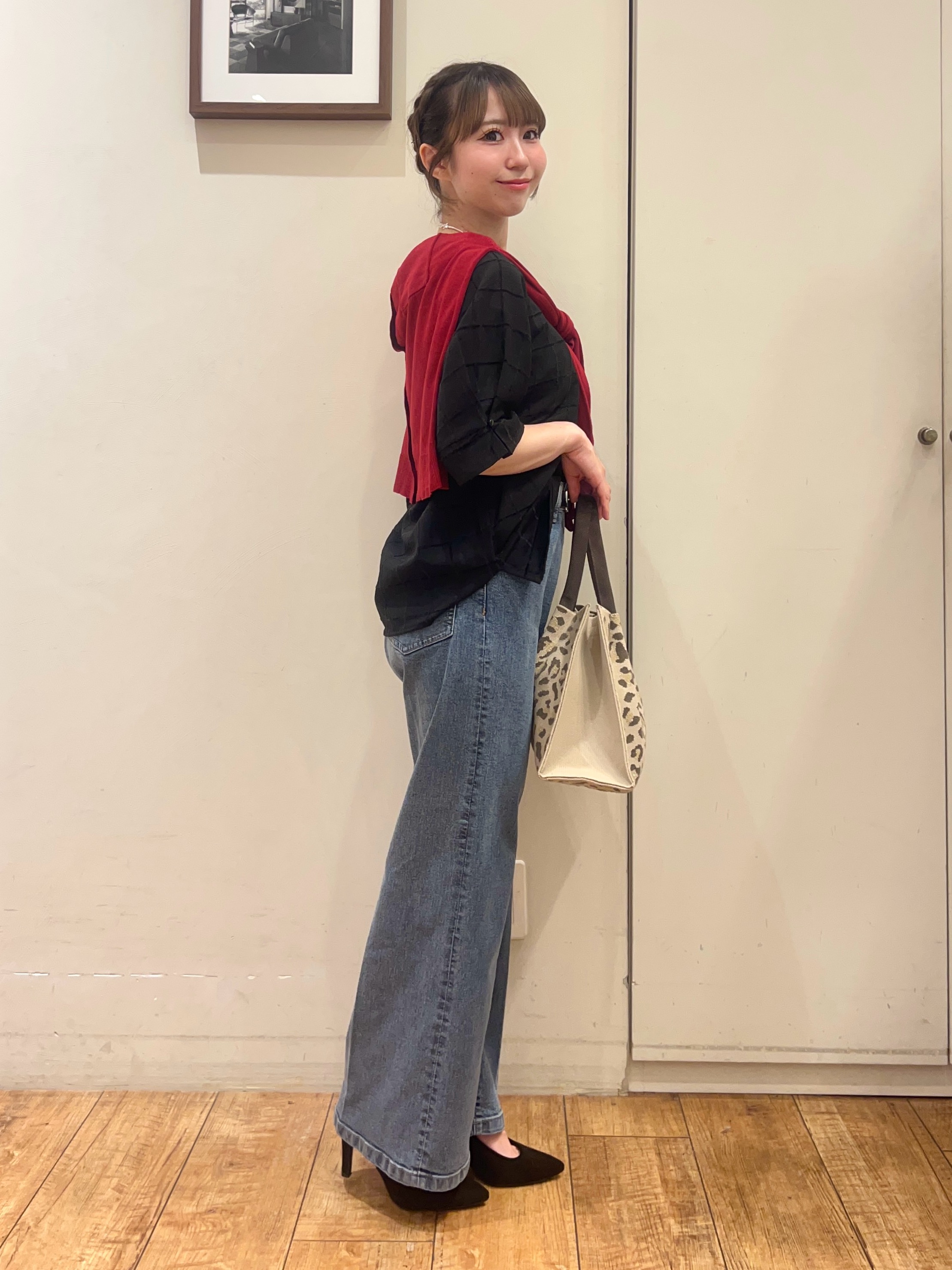 AIRIさんの「SHOO･LA･RUE｜【洗濯機可/S-LL】金ボタンが上品に。さらさらタッチカーディガン」を使ったコーディネート