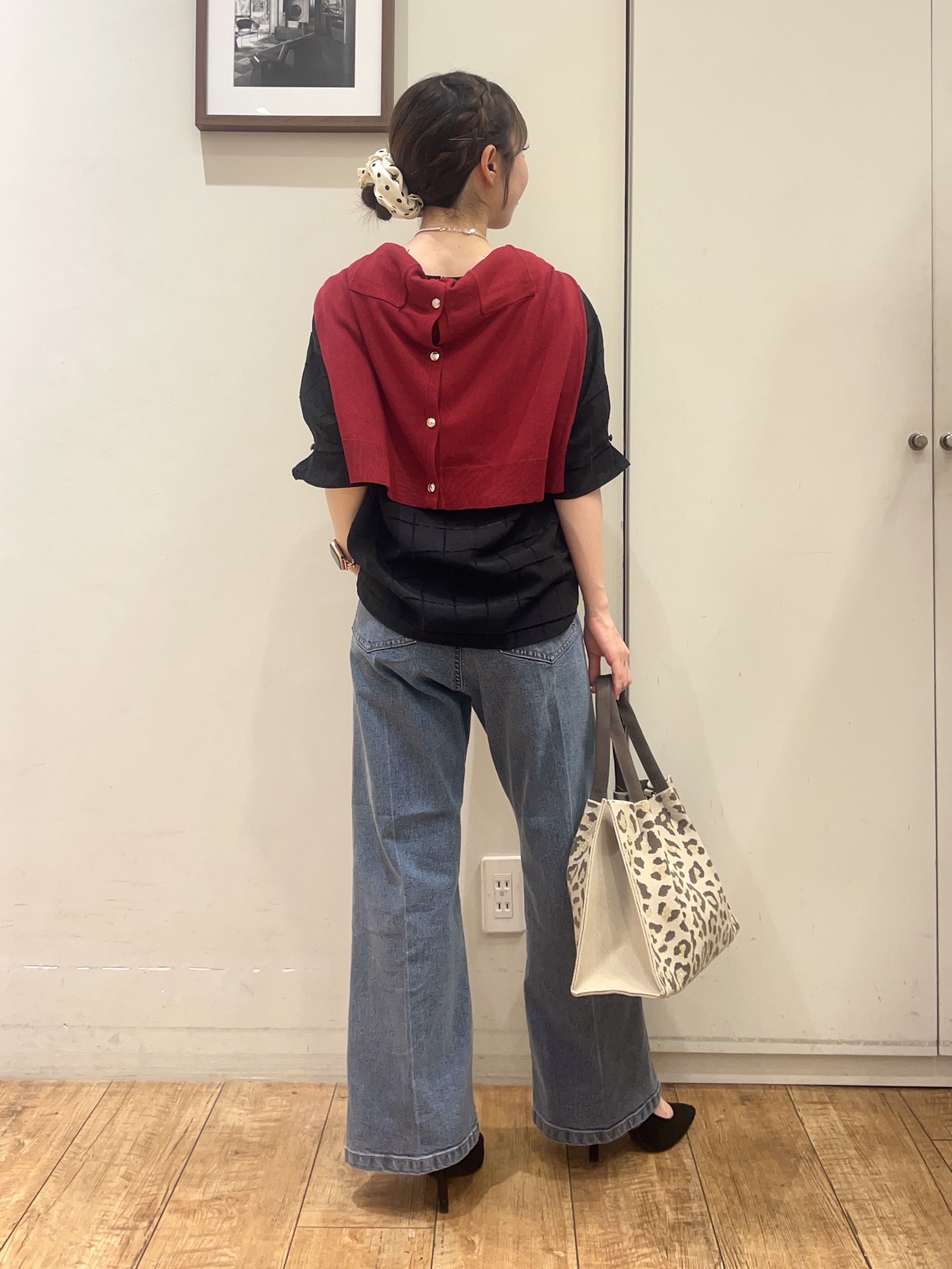 AIRIさんの「SHOO･LA･RUE｜【洗濯機可/S-LL】金ボタンが上品に。さらさらタッチカーディガン」を使ったコーディネート