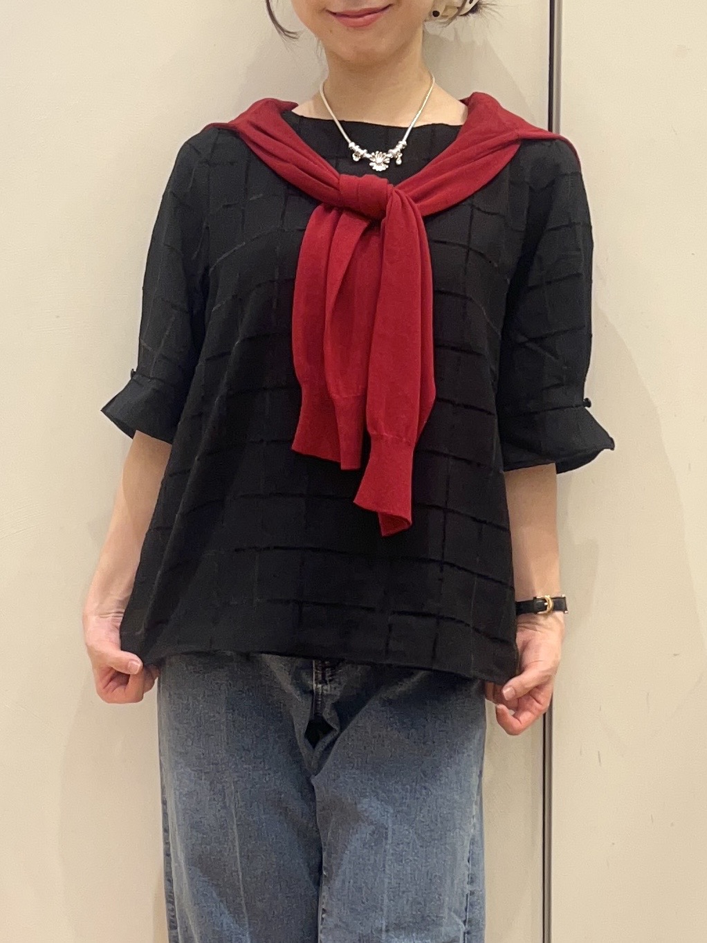 AIRIさんの「SHOO･LA･RUE｜【洗濯機可/S-LL】金ボタンが上品に。さらさらタッチカーディガン」を使ったコーディネート