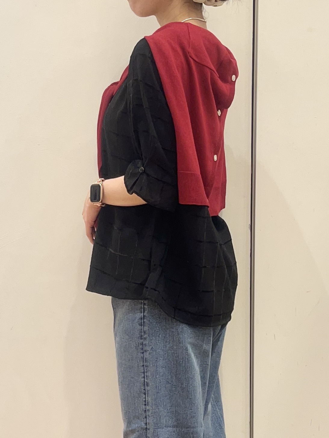 AIRIさんの「SHOO･LA･RUE｜【洗濯機可/S-LL】金ボタンが上品に。さらさらタッチカーディガン」を使ったコーディネート