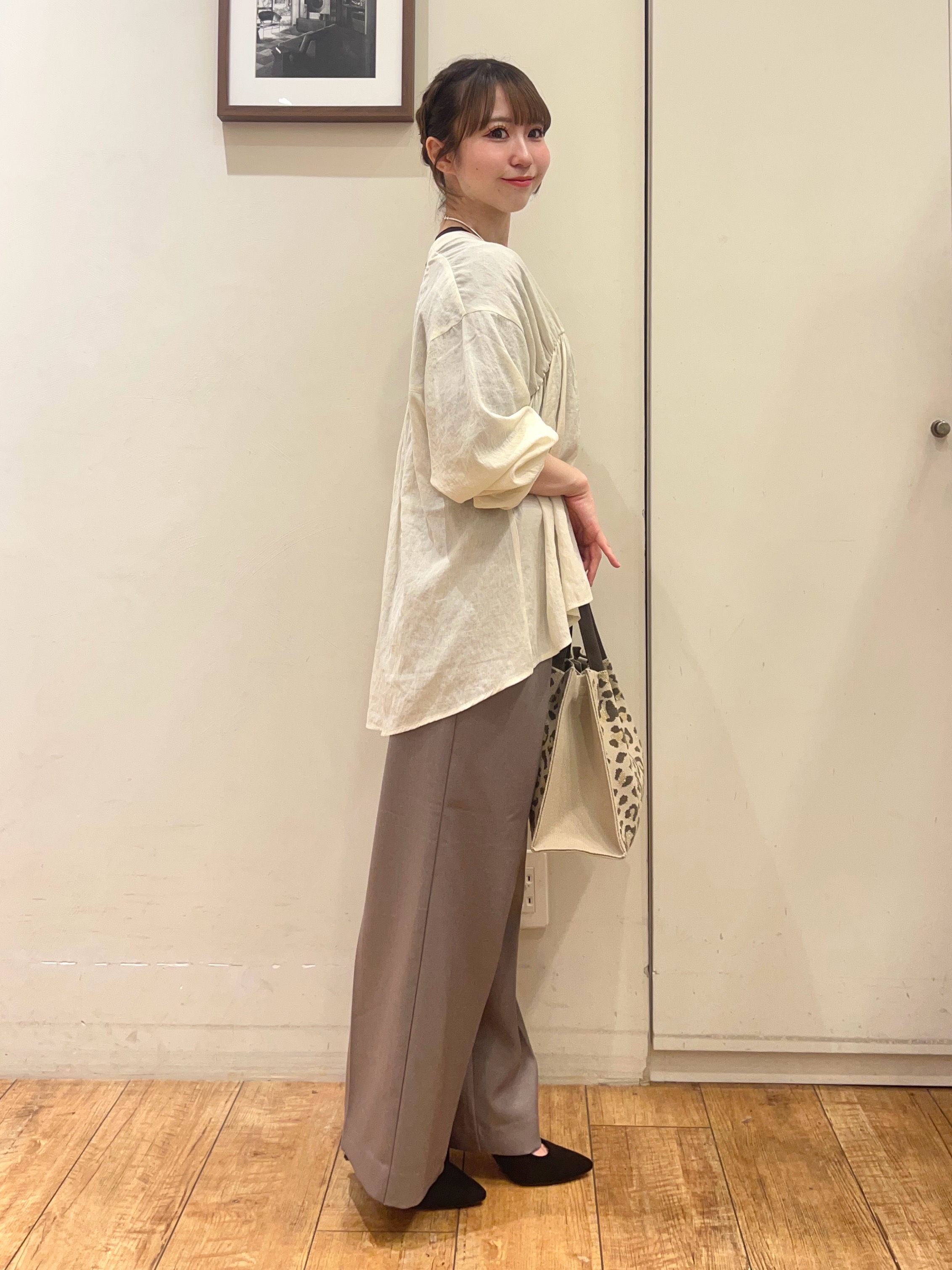 AIRIさんの「SHOO･LA･RUE｜【S-LL/洗濯機可】着痩せシルエット シャーリングシャツカーディガン」を使ったコーディネート