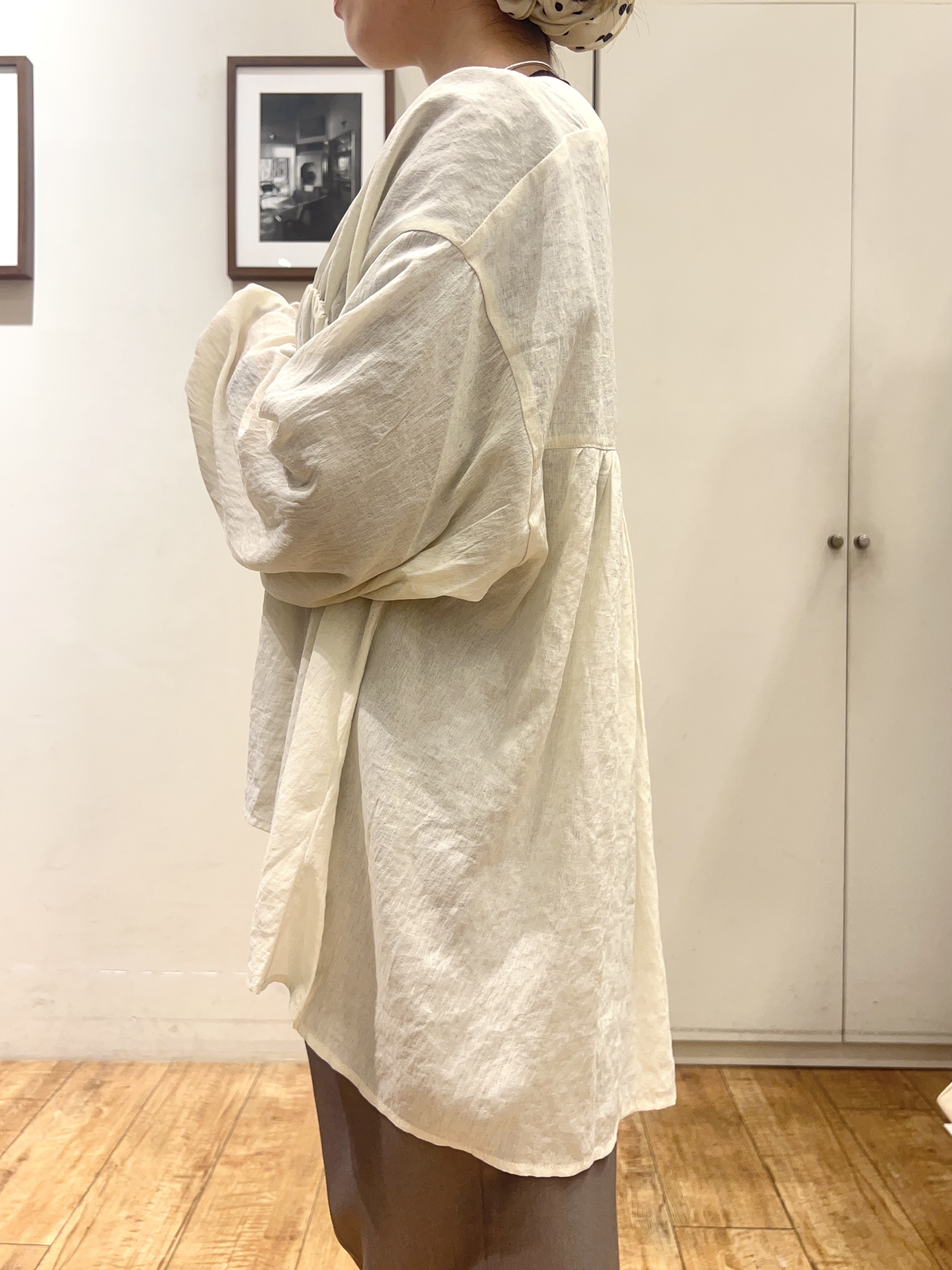 AIRIさんの「SHOO･LA･RUE｜【S-LL/洗濯機可】着痩せシルエット シャーリングシャツカーディガン」を使ったコーディネート