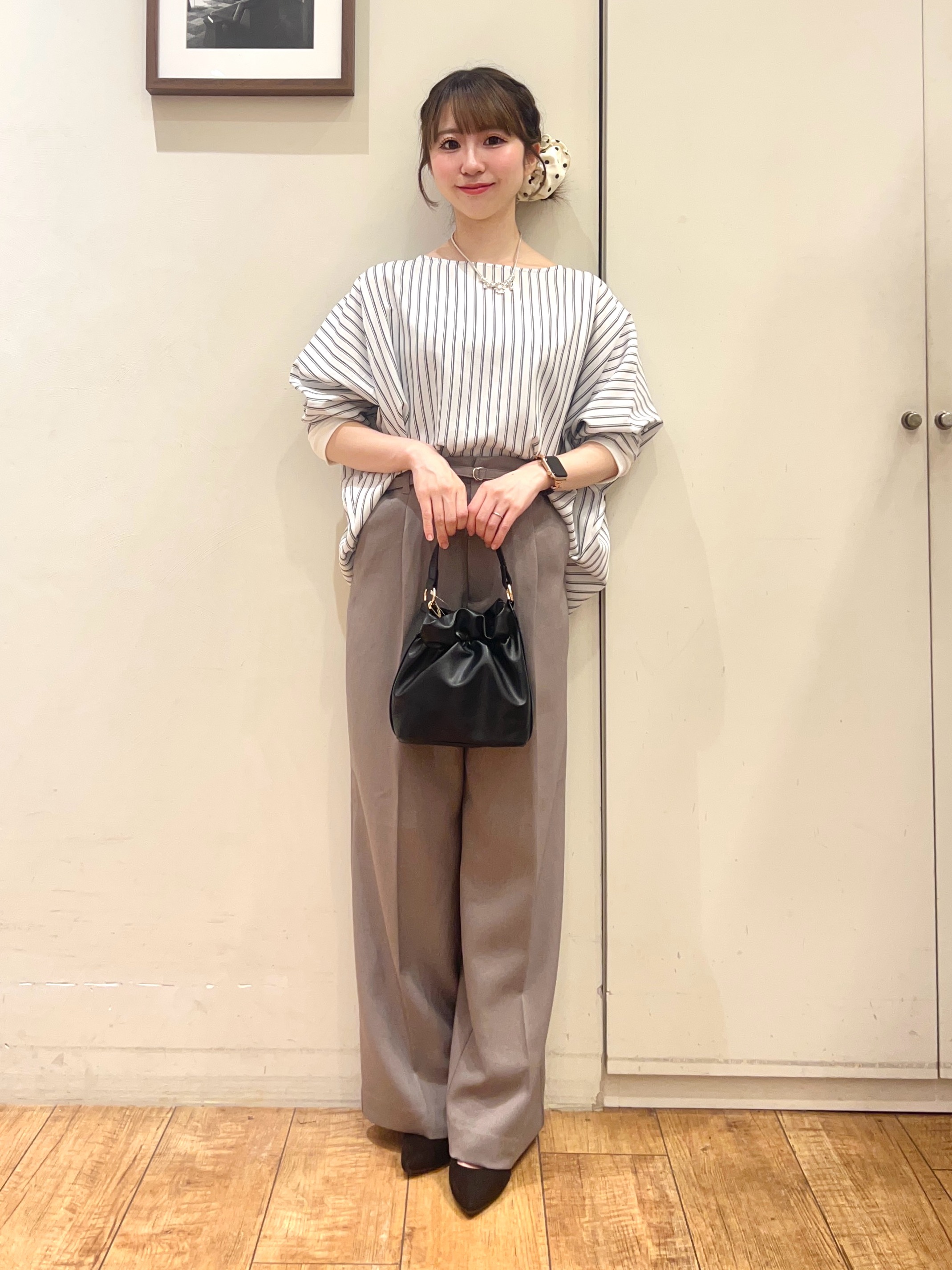 AIRIさんの「SHOO･LA･RUE｜【着丈選べる/洗濯後しわになりにくい】インせず着られる ドルマンブラウス」を使ったコーディネート