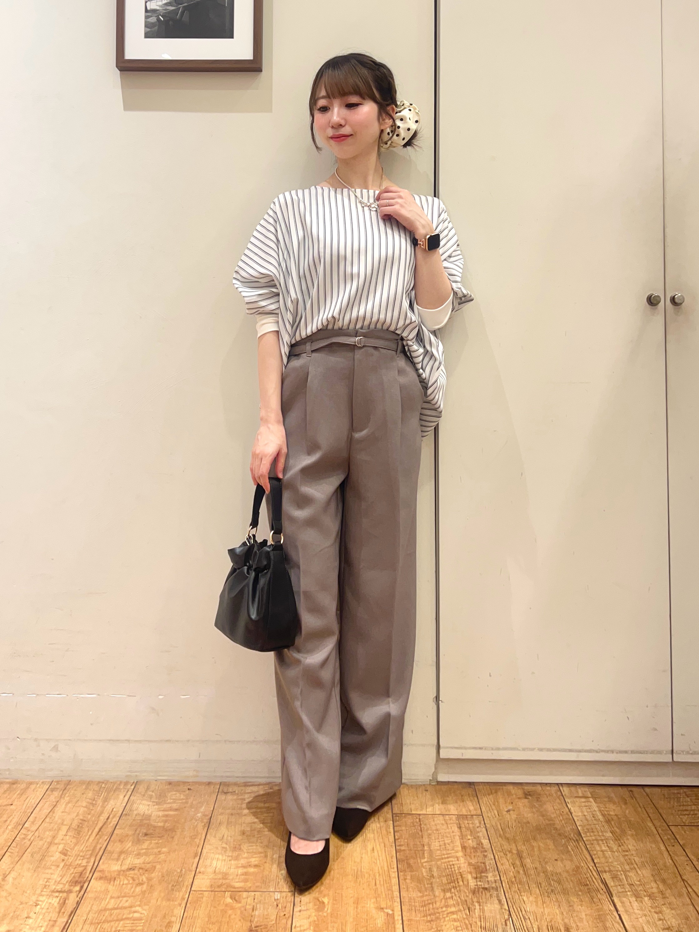AIRIさんの「SHOO･LA･RUE｜【着丈選べる/洗濯後しわになりにくい】インせず着られる ドルマンブラウス」を使ったコーディネート