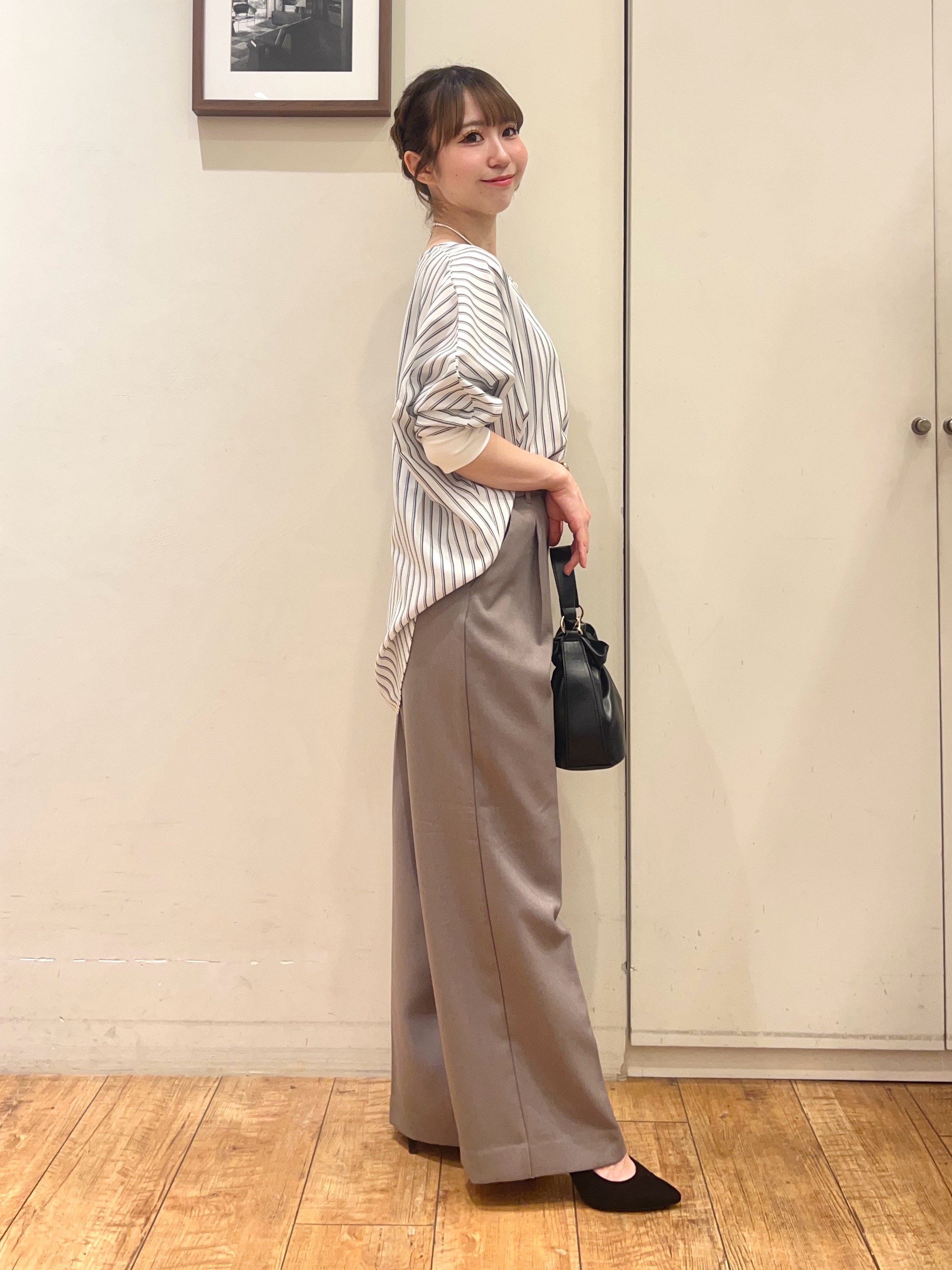 AIRIさんの「SHOO･LA･RUE｜【着丈選べる/洗濯後しわになりにくい】インせず着られる ドルマンブラウス」を使ったコーディネート