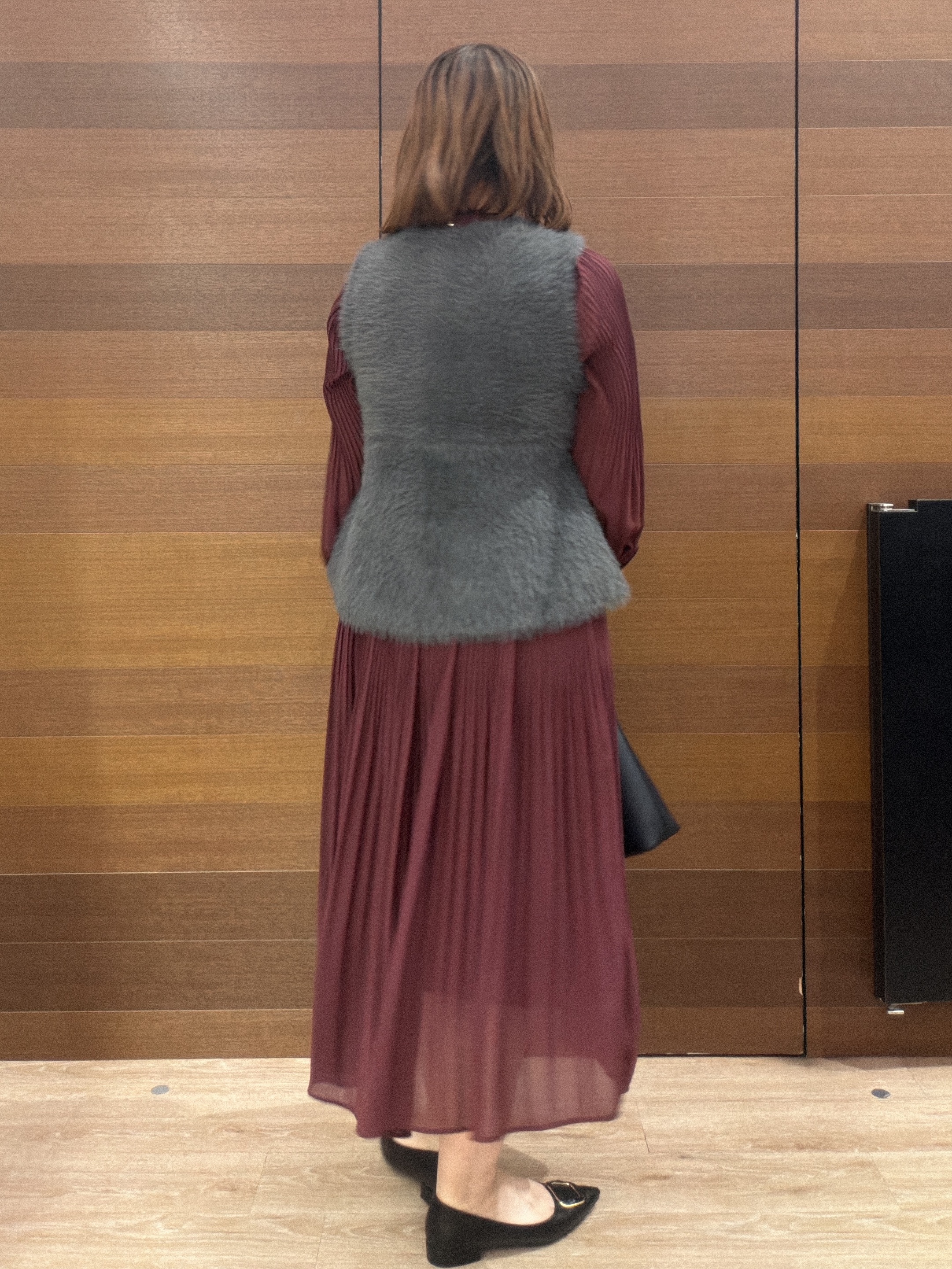 yumeさんの「OPAQUE.CLIP｜フェザーニットペプラムジレ【洗濯機OK】」を使ったコーディネート