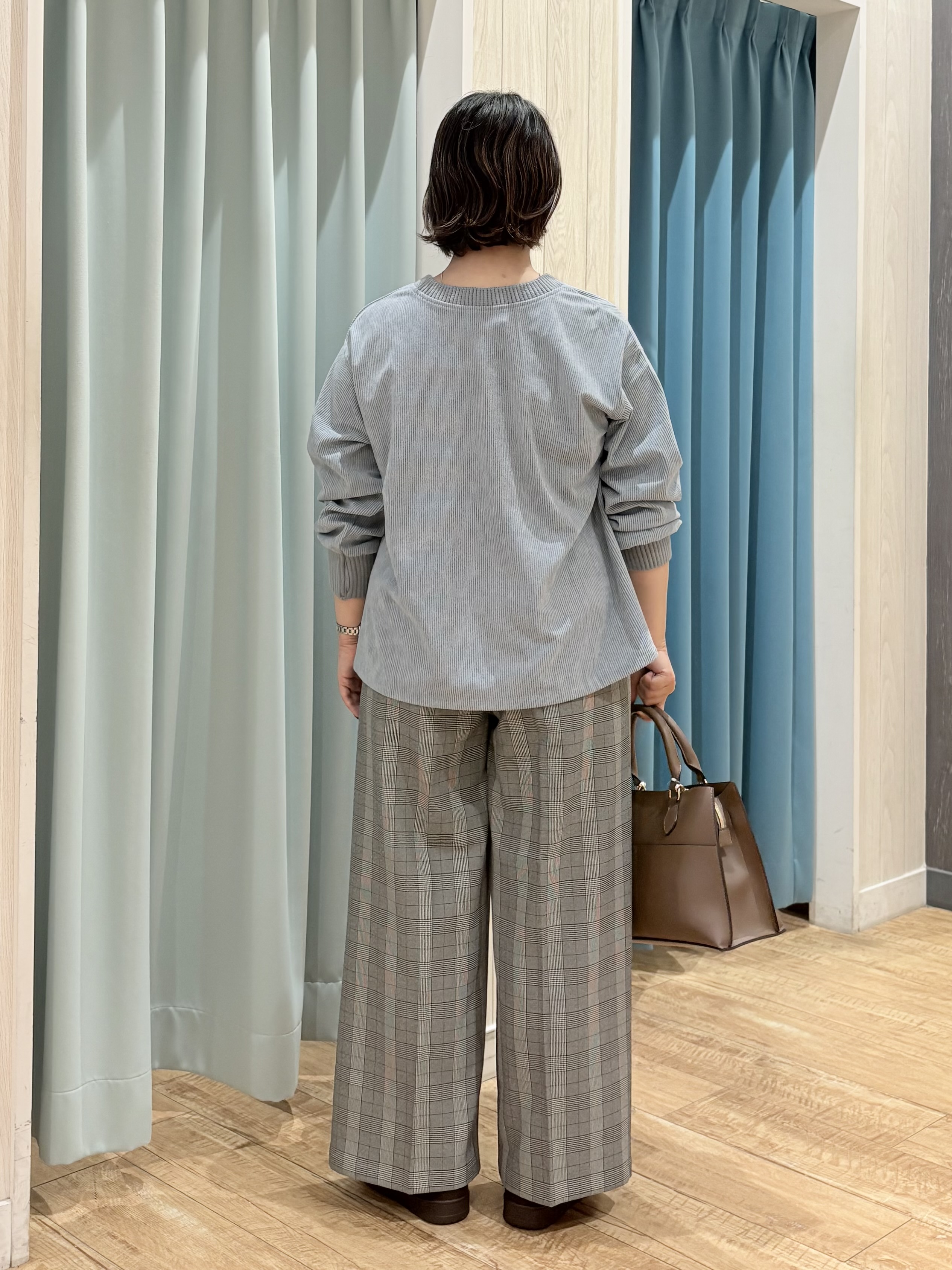 砂糖さんの「SHOO･LA･RUE｜【S-LL/洗濯機可/前後2WAY】大人上品にきまる コーデュロイトップス」を使ったコーディネート