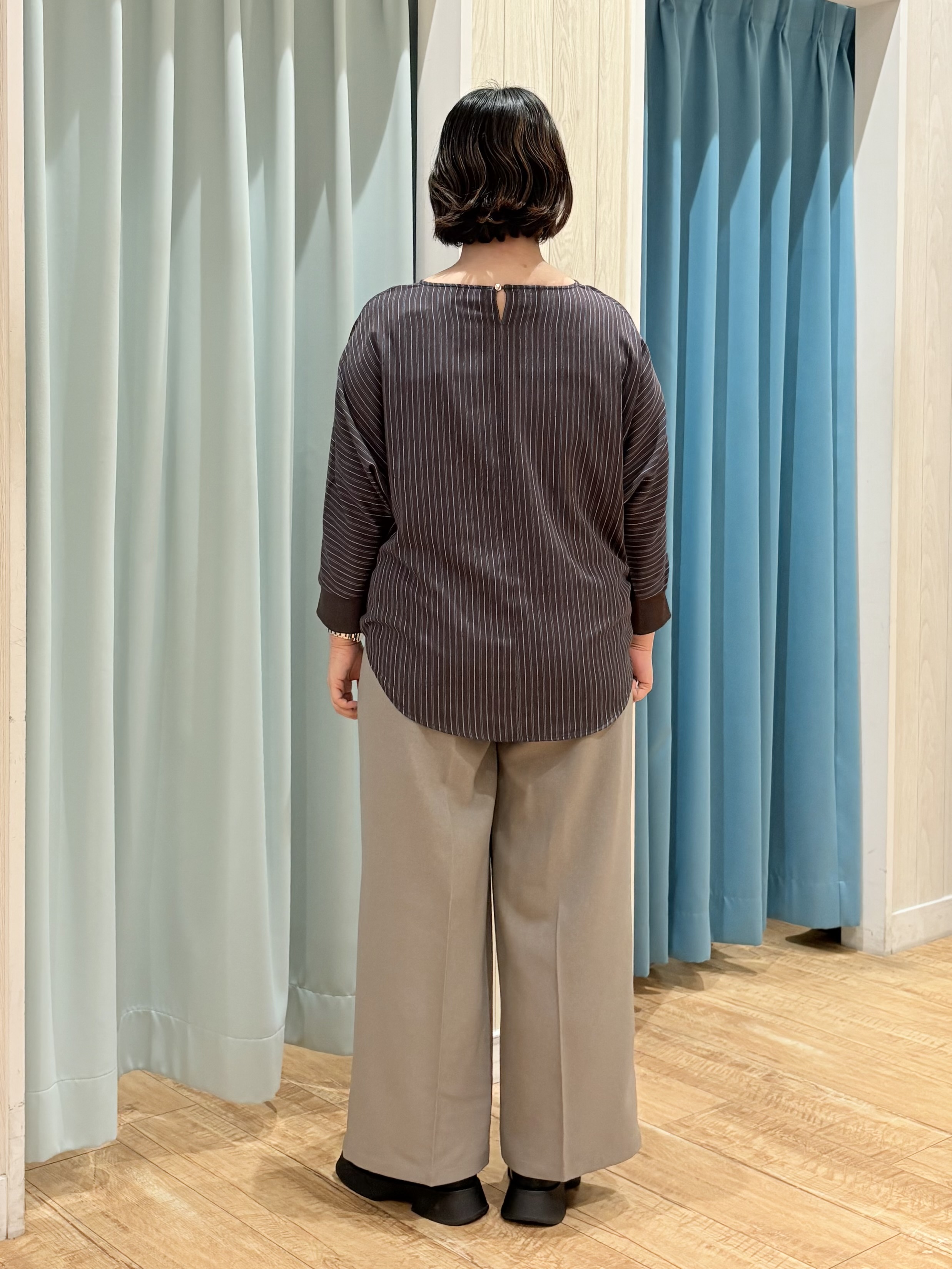 砂糖さんの「SHOO･LA･RUE｜【着丈選べる/洗濯後しわになりにくい】インせず着られる ドルマンブラウス」を使ったコーディネート