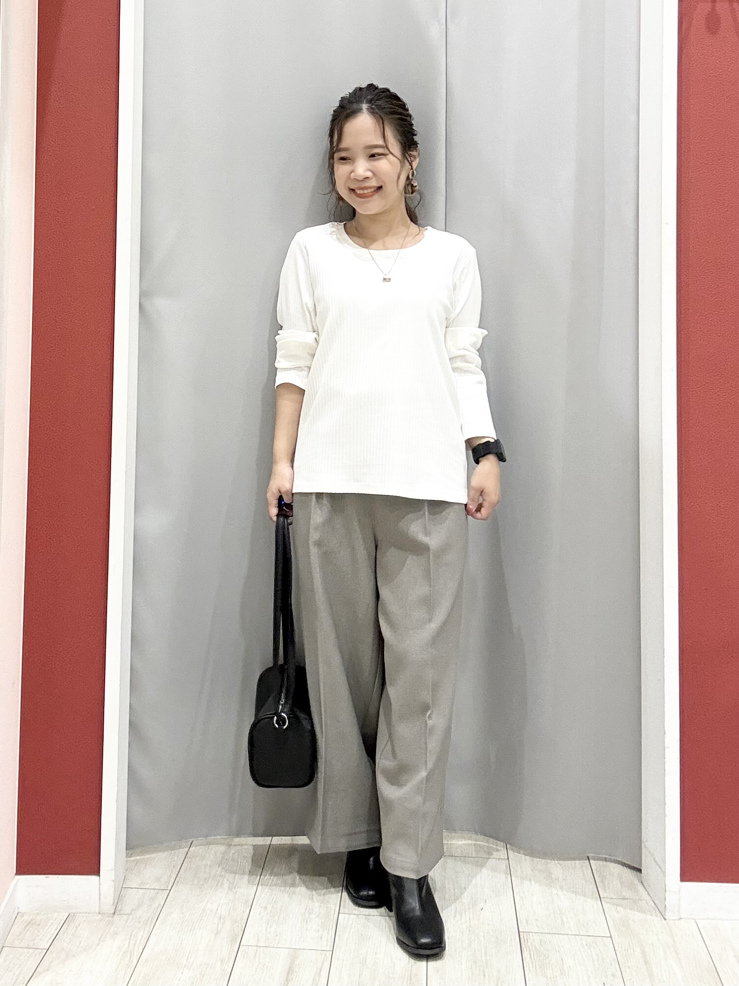 shioさんの「SHOO･LA･RUE｜【洗濯後しわになりにくい/S-LL】選べる6パターン 羽織としても活躍する ベーシックシャツ」を使ったコーディネート