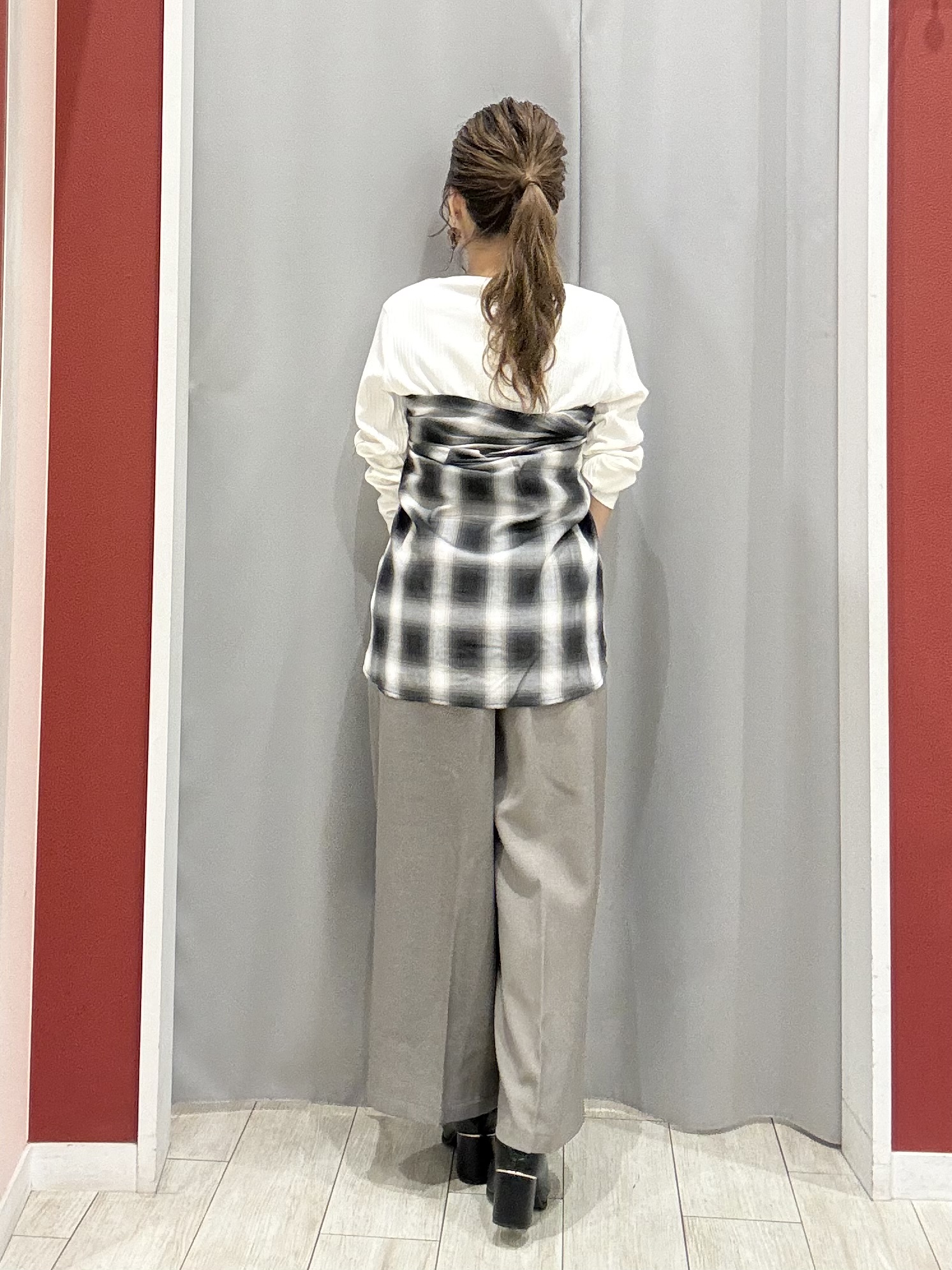 shioさんの「SHOO･LA･RUE｜【洗濯後しわになりにくい/S-LL】選べる6パターン 羽織としても活躍する ベーシックシャツ」を使ったコーディネート