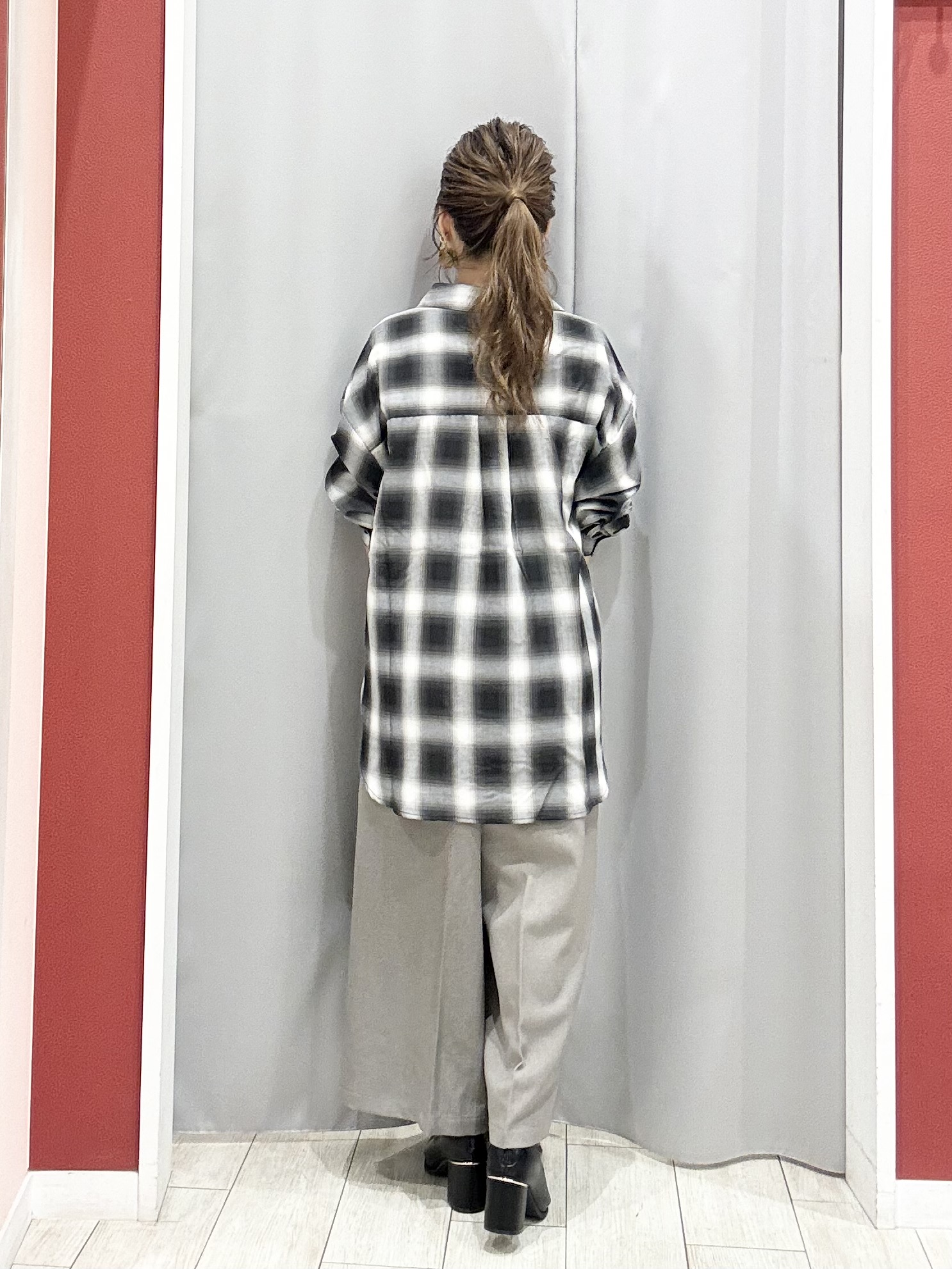 shioさんの「SHOO･LA･RUE｜【洗濯後しわになりにくい/S-LL】選べる6パターン 羽織としても活躍する ベーシックシャツ」を使ったコーディネート