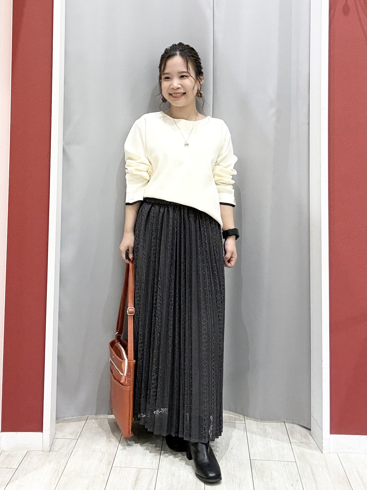 shioさんの「SHOO･LA･RUE｜【洗濯機可/S-LL】抜け感ある着こなしに 金ボタン付き スポンディッシュ クルーネックニット」を使ったコーディネート