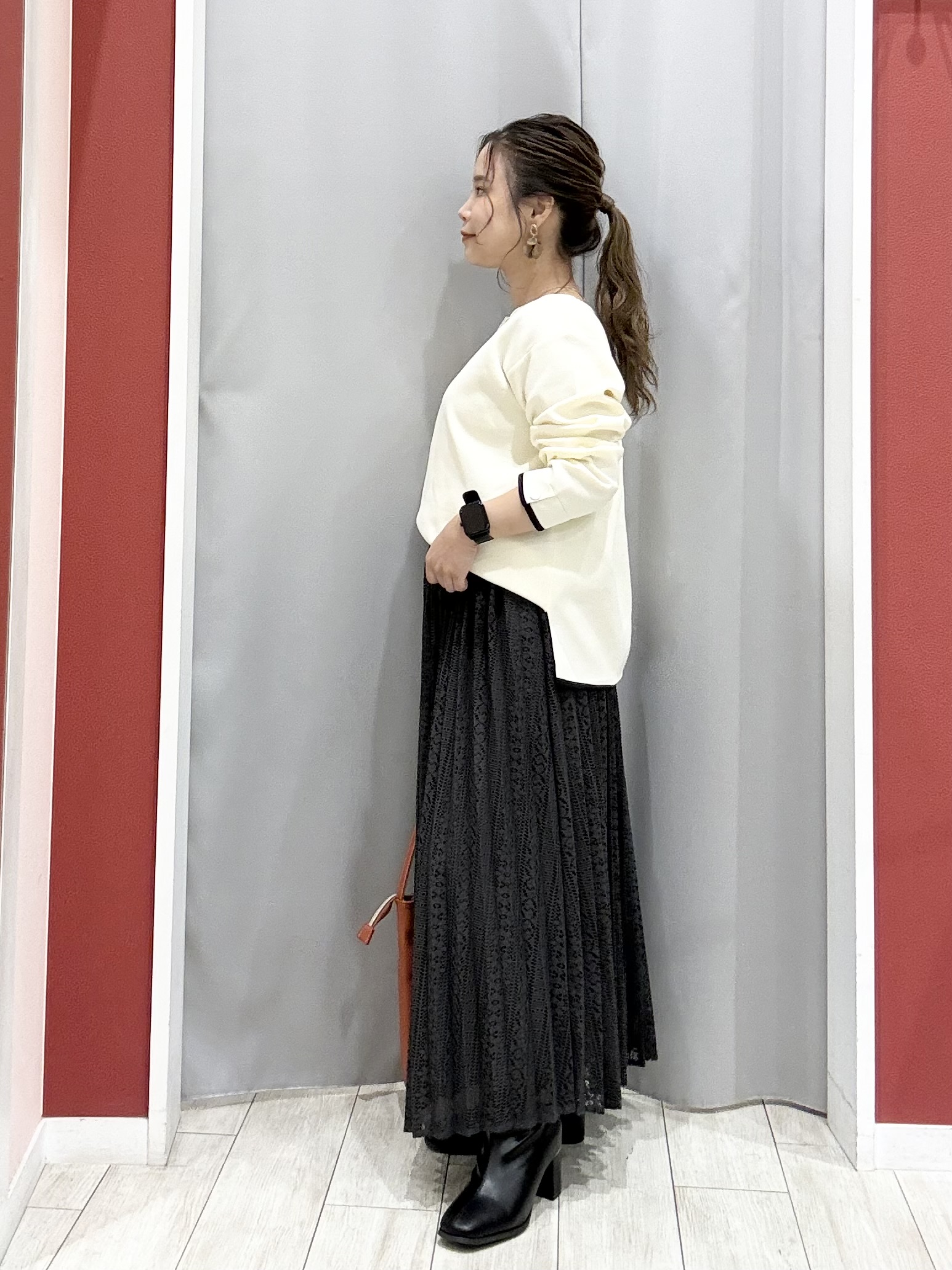 shioさんの「SHOO･LA･RUE｜【洗濯機可/S-LL】抜け感ある着こなしに 金ボタン付き スポンディッシュ クルーネックニット」を使ったコーディネート